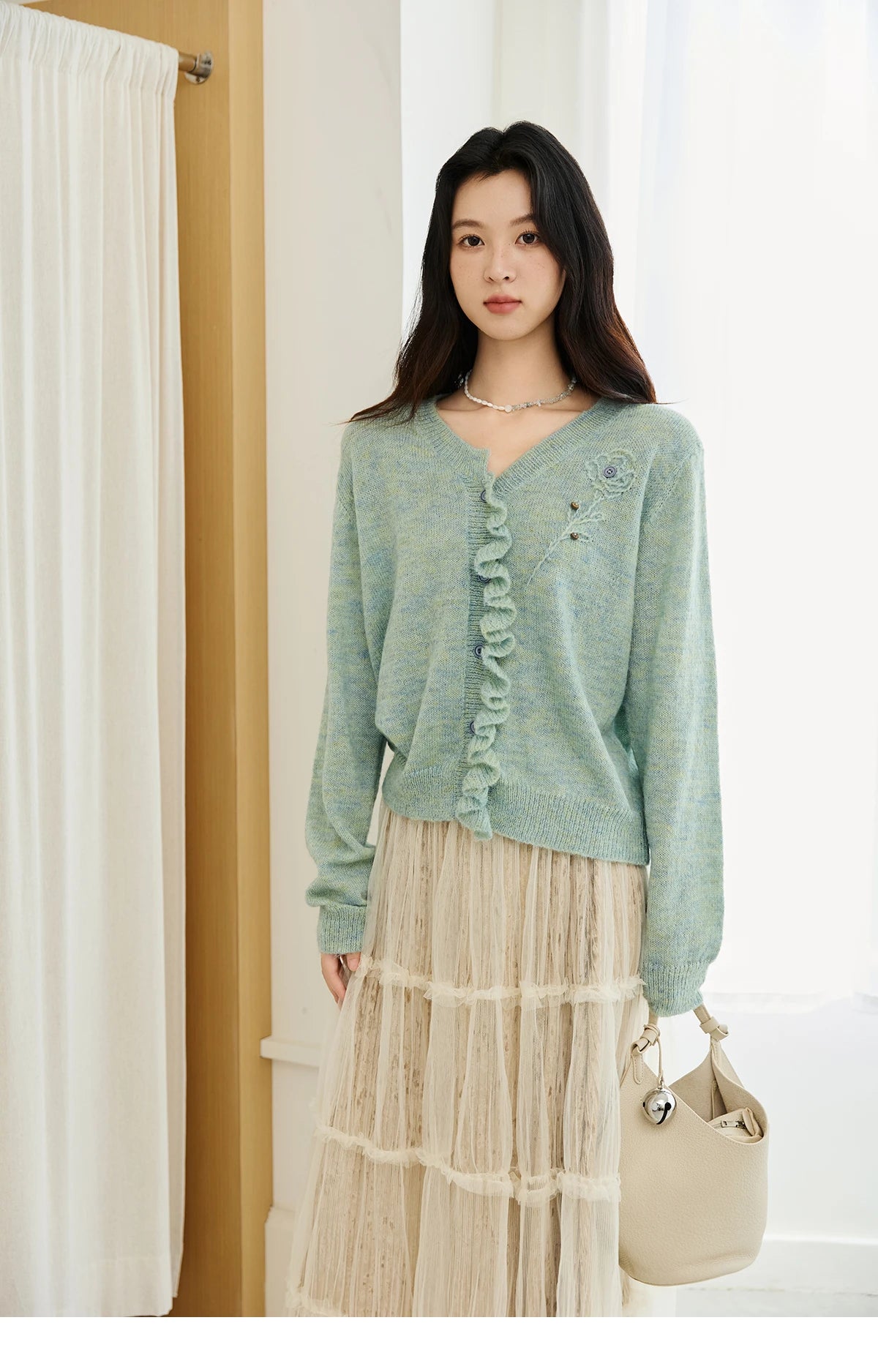 MISHOW Knitted Cardigan Women 2025 Autumn French Style Flower Embroidered V-neck Cardigan Luxury Long-sleeved Top MXE47Z2498