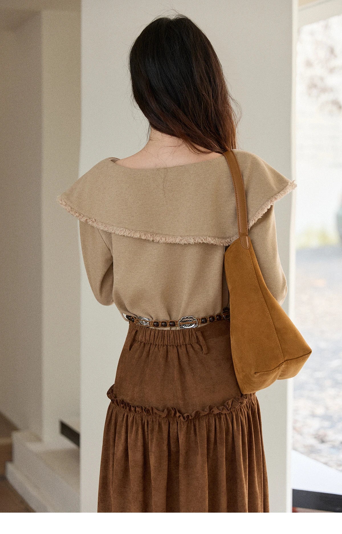 MISHOW Women's Long-sleeved Tops 2025 Winter Retro Brown Three-dimensional Flower Decoration Round Neck Knitted Tops MXE51Z2593