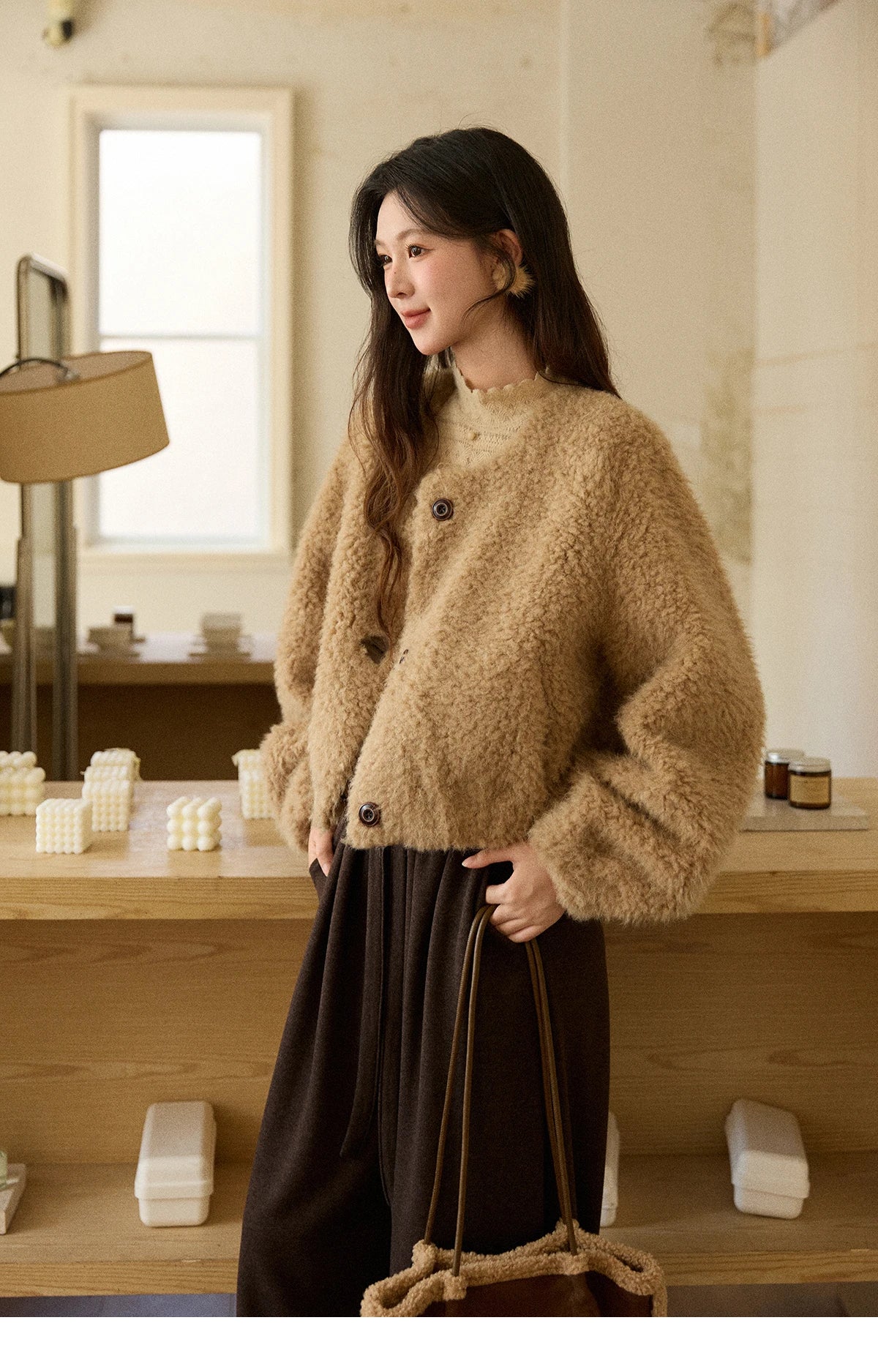 MISHOW Women's Lamb Wool Jacket 2025 Winter Retro Casual Coat Crew Neck Long Sleeve Soft Jacket Commuting Windproof MXE90W0995