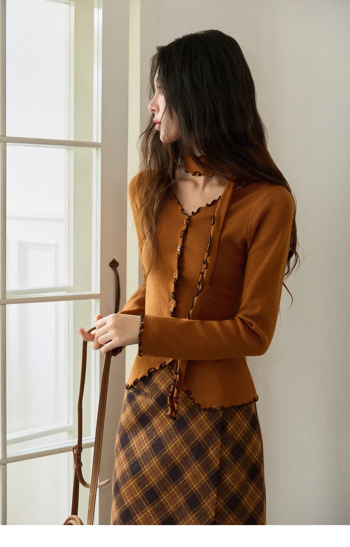 MISHOW New Ruffled Edge Knitted Pullovers for Woman 2025 Retro Slim V-neck Ribbon Knit Top Cmfortable Winter Clothes MXE86Z2728