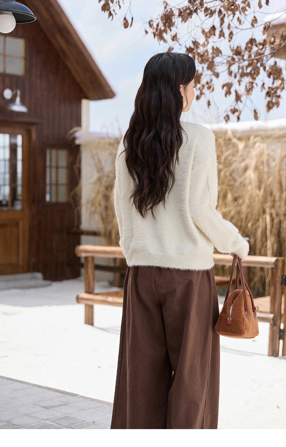 MISHOW Fashion Pullover Women 2025 Autumn Winter Apricot Soft Loose V-neck Cable Knit Sweater Office Lady Loose Top MXE51Z2594