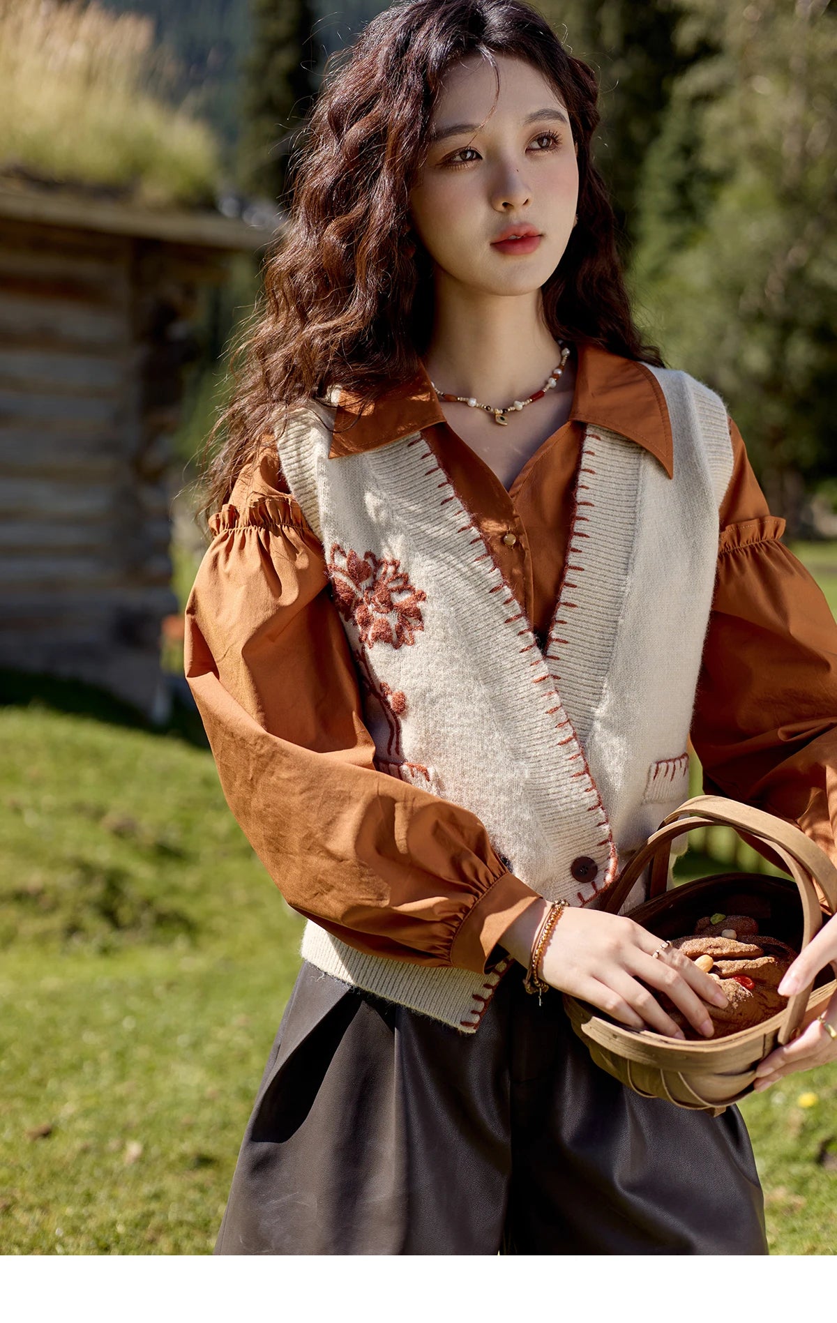 MISHOW Sleeveless Knitted Sweater Vest 2024 Autumn Arctic Velvet Sweater V-neck Towel Embroidered Hook Flower Tops MXD42Z0701