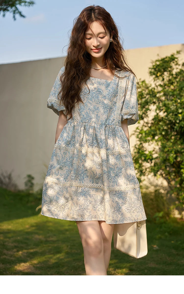 MISHOW Square Collar Blue Floral Dress 2023 Summer French Retro Puff Sleeve Lace Doll Sweet Loose Knee-Length Dresses MXC38L1520