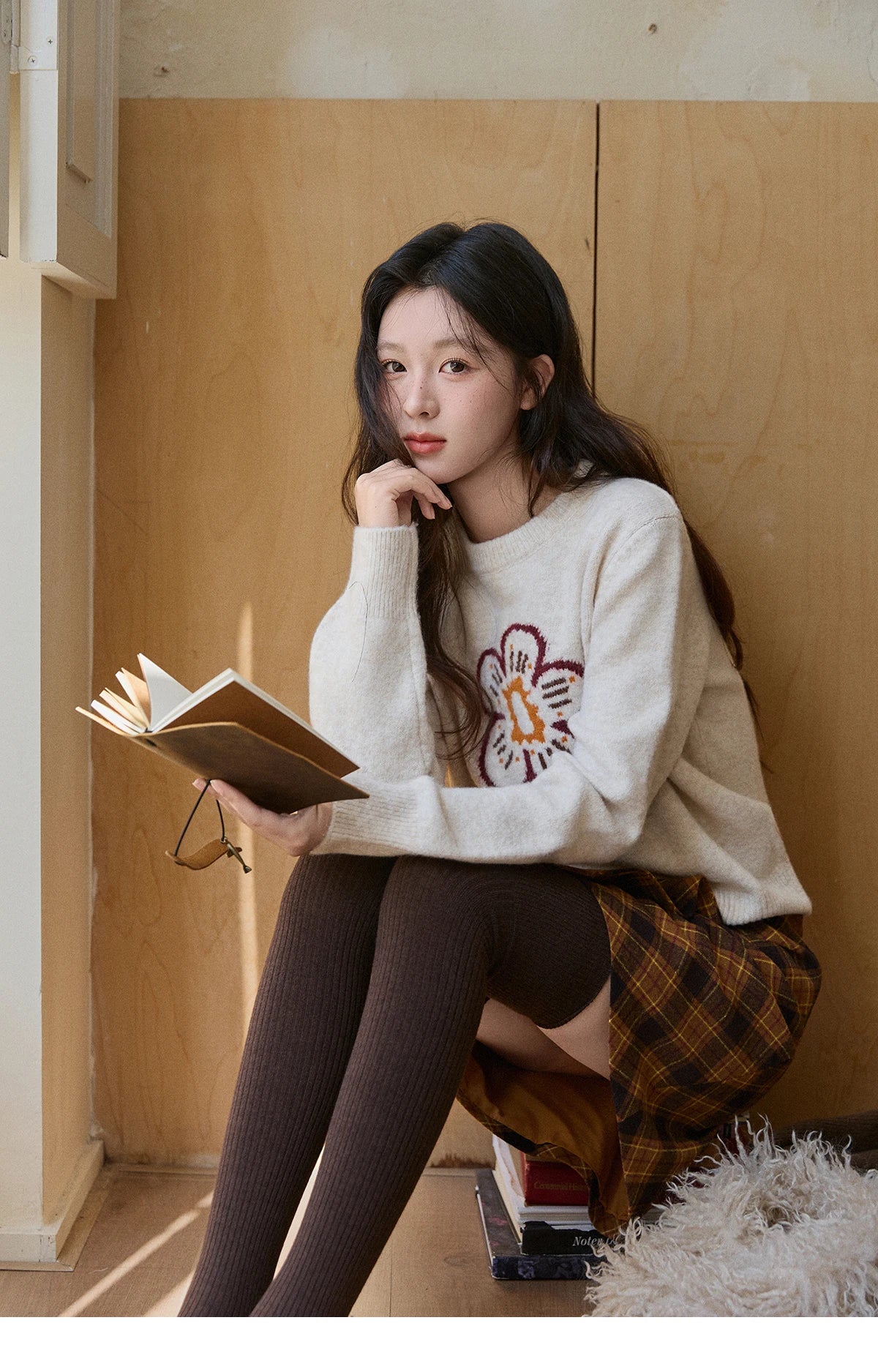 MISHOW Women's Beige Knitted Sweater 2025 Winter Flower Pattern Letter Print Tops O-neck Loose Warm Pullover Sweater MXE91Z2869