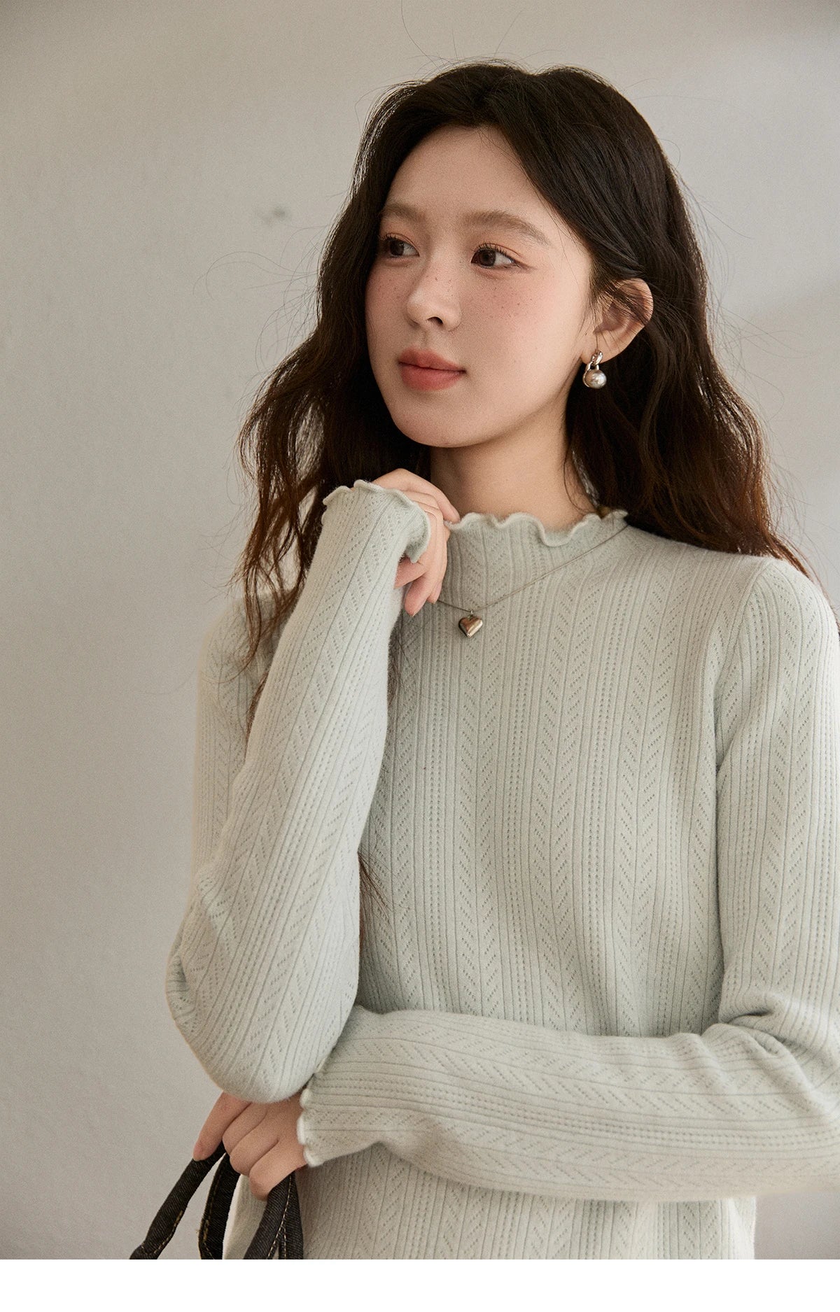 MISHOW Women's One Piece Velvet Thickened Bottom Tops 2025 Winter Versatile Black Fungus Edge Collar Knitted Tops MXE88Z2597