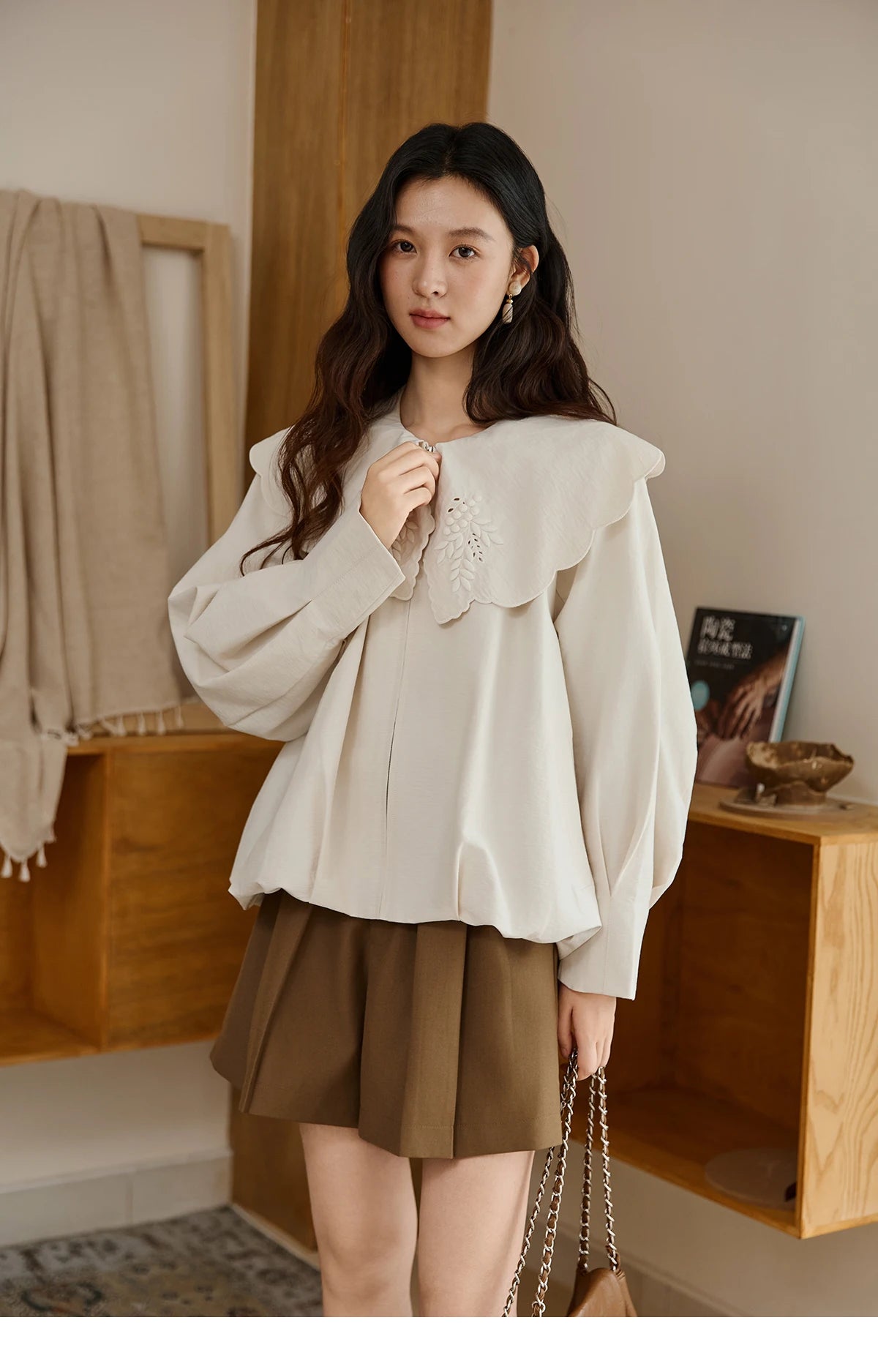 MISHOW Women's Wheat Sprout Embroidery Coat Autumn 2025 Beige Doll Collar Hem Folded Short Coats Loose Zipper Jackets MXE45W0860