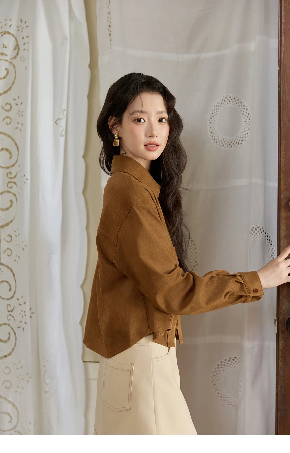 MISHOW Autumn Women's Jacket Retro Turn Down Collar Short Jacket Dropped Patch Pocket Casual Outerwear with Pendant MXE45C2413