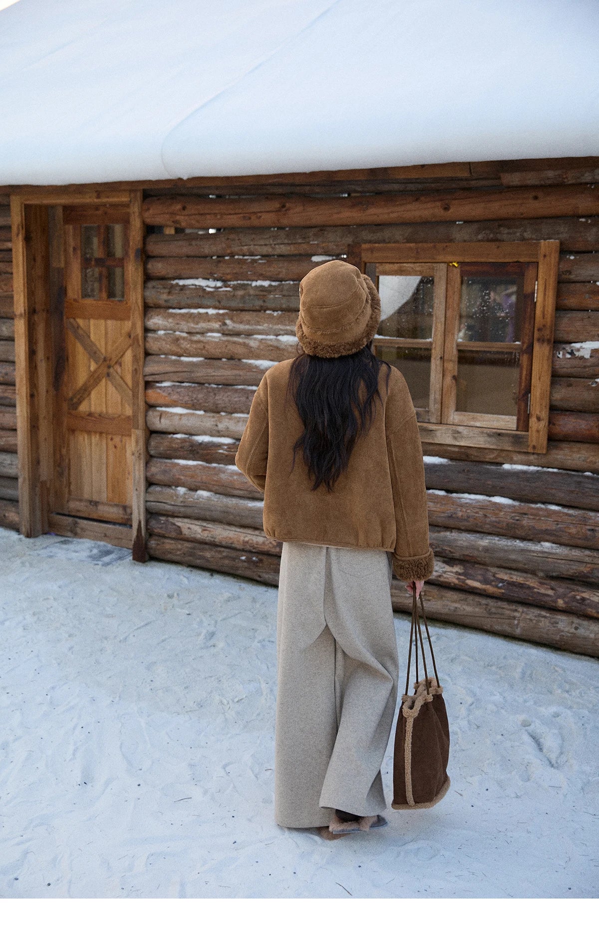 MISHOW Women's Warm Jacket 2025 Retro Luxury Brown Round Neck Long Sleeve Coat Commuting Windproof Loose Coat Woman MXE90W0994