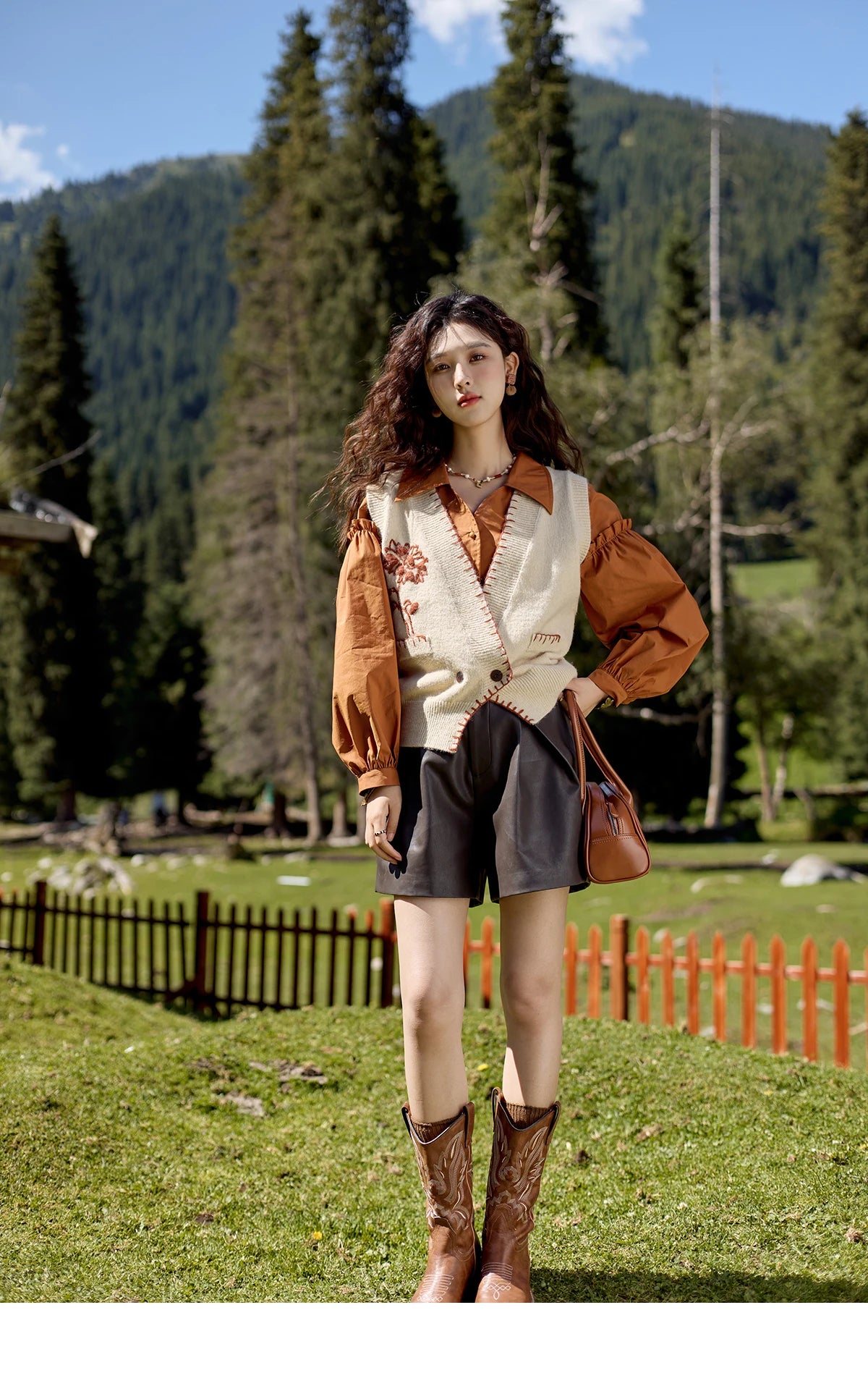 MISHOW Sleeveless Knitted Sweater Vest 2024 Autumn Arctic Velvet Sweater V-neck Towel Embroidered Hook Flower Tops MXD42Z0701