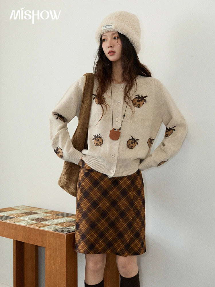 MISHOW Cardigan Women 2025 Autumn Winter Fashion Fuuny Pineapple Jacquard Round Neck Single-breasted Sweater Woman MXE87Z2752