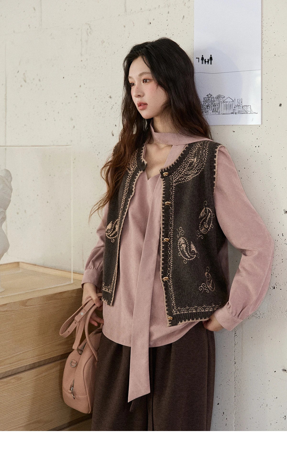 MISHOW Patterned Embroidered Vest for Women 2025 Retro Crew Neck Sleeveless Knitted Vest Commute Women's Winter Vest MXE86Z2745