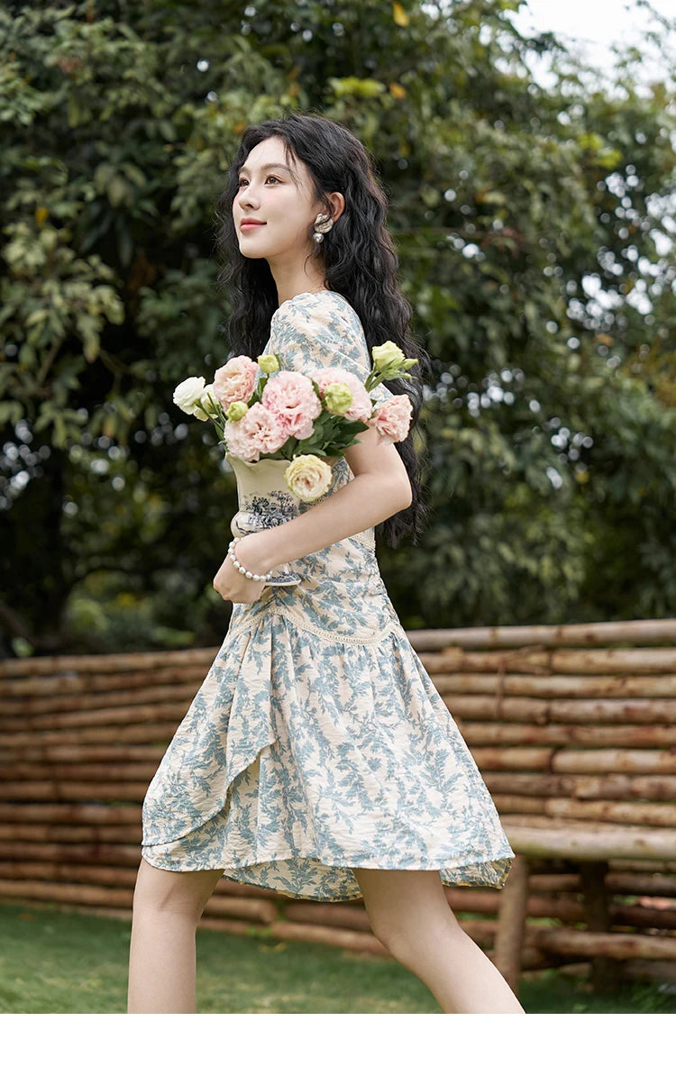 MISHOW French Vintage V-neck Dress 2024 Summer Waist Bubble Sleeve Slim Dress Fragmented Flower Splicing Lace Dresses MXD24L1730