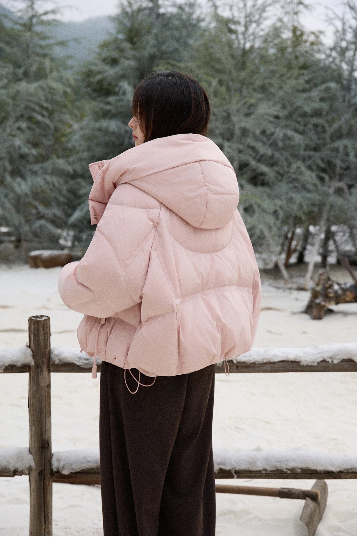 MISHOW Women's Lightweight Padded Jacket 2025 Winter 90%White Duck Down Puffer Jacket Hooded Warm Short Down Jacket MXE51Y0078