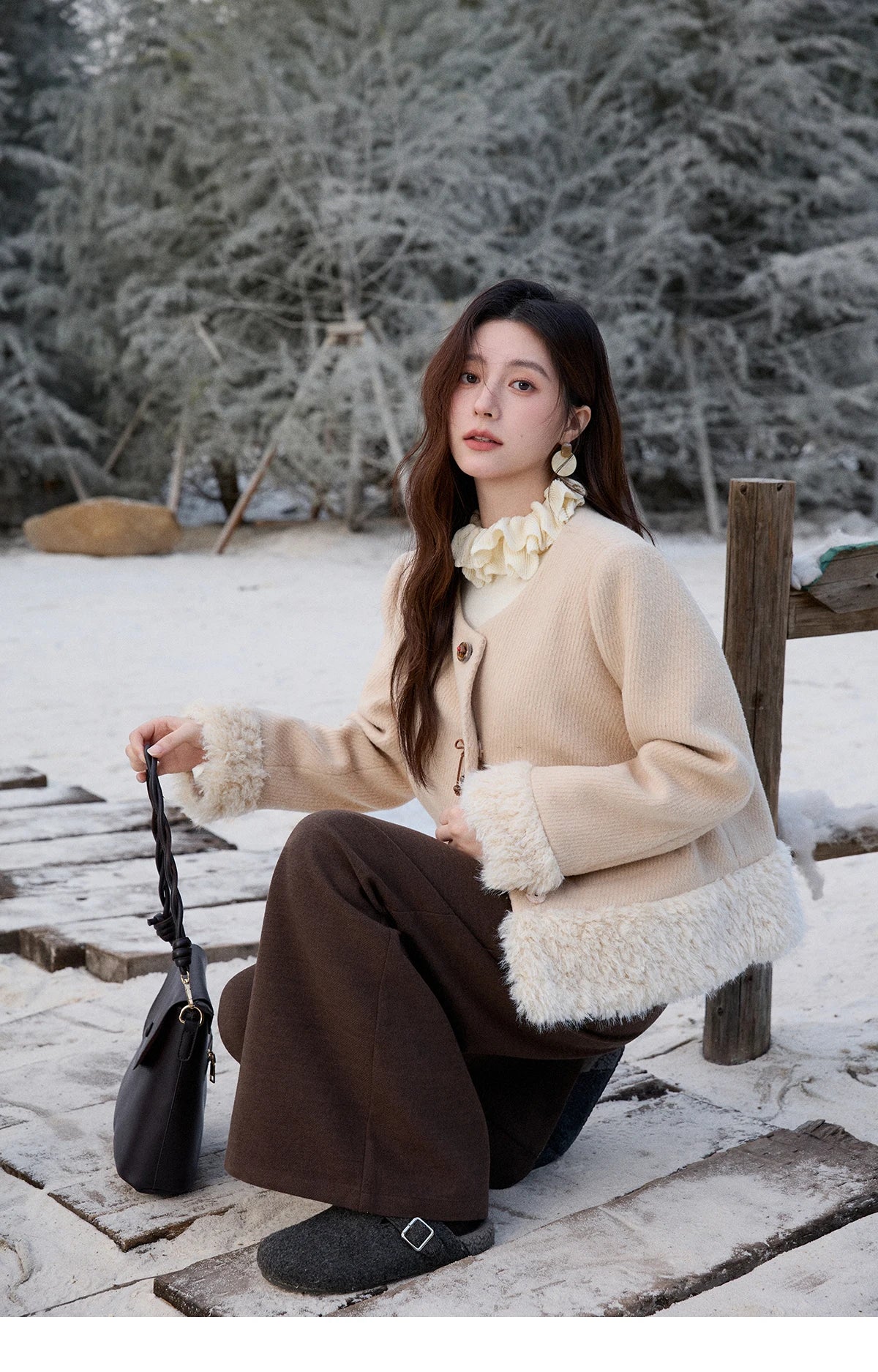 MISHOW Retro Apricot Wool Thickened Short Coat 2025 Winter Plush Splicing Coat Placket Vintage Handmade Buttons Coat MXE92W0998