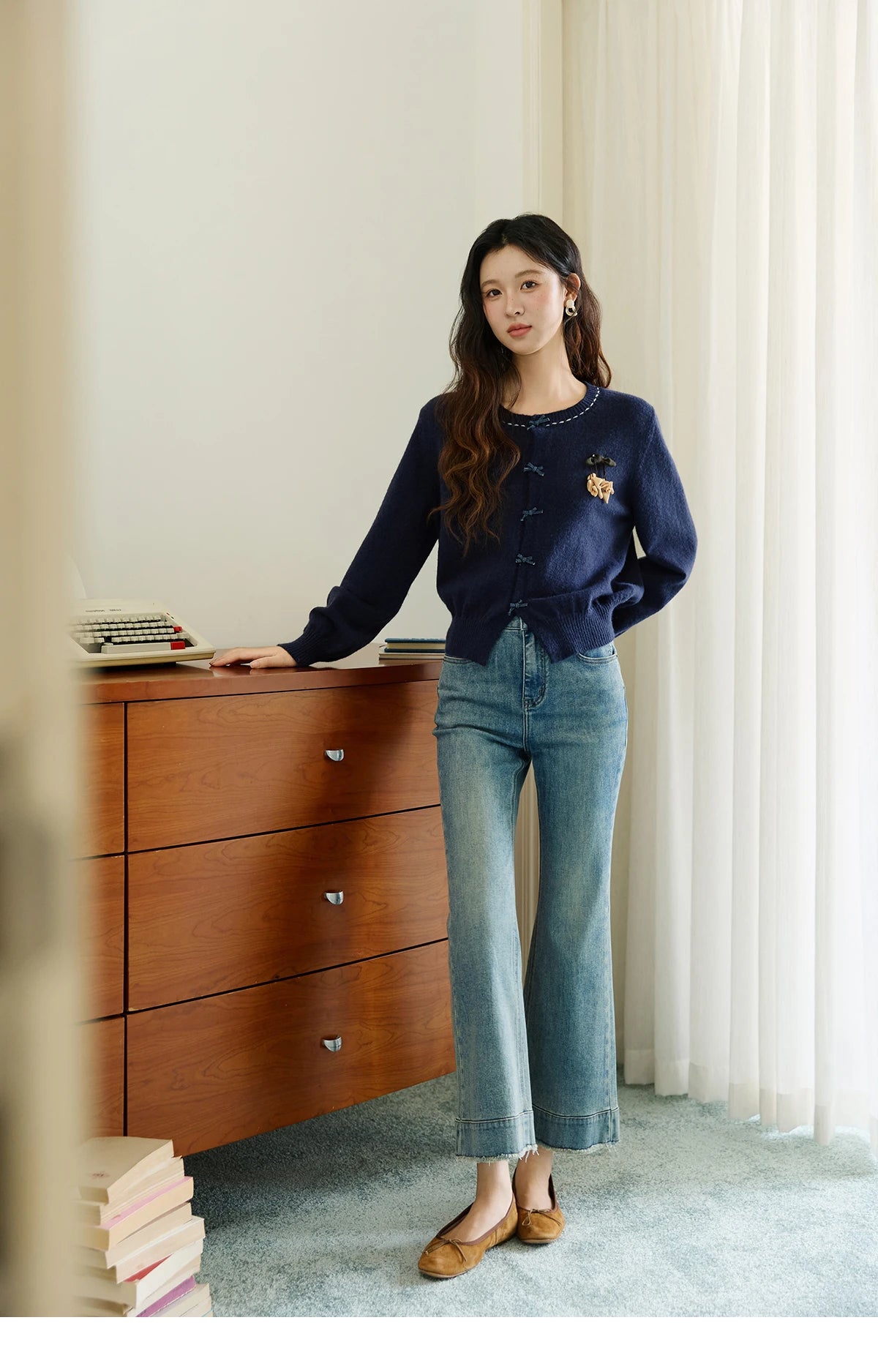 MISHOW Christmas Soft Knitted Cardigan Autumn Bow Placket Retro with Brooch Lantern Sleeve Sweaters O Neck Solid Top MXE45Z1377