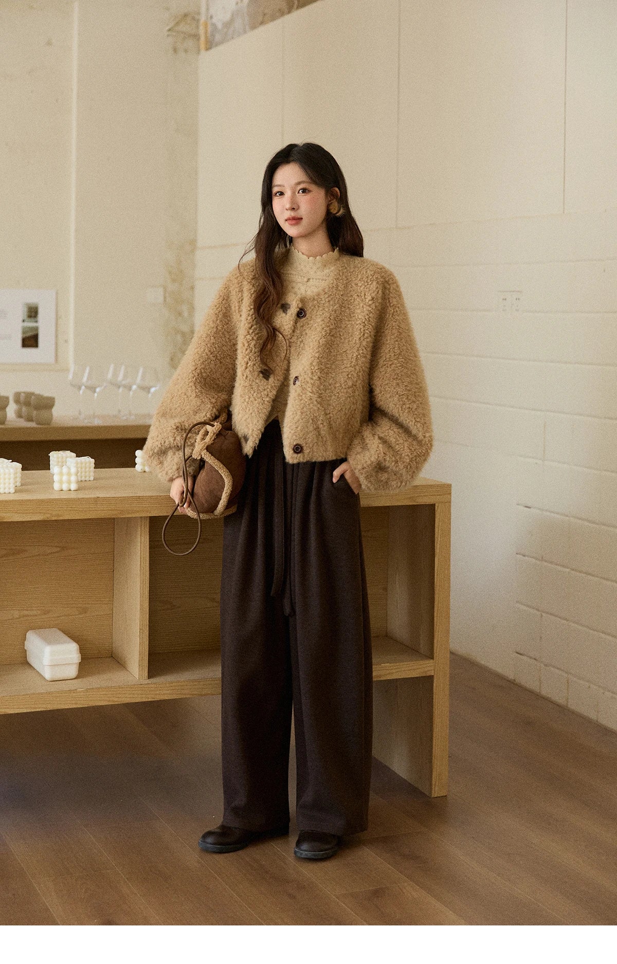 MISHOW Women's Lamb Wool Jacket 2025 Winter Retro Casual Coat Crew Neck Long Sleeve Soft Jacket Commuting Windproof MXE90W0995