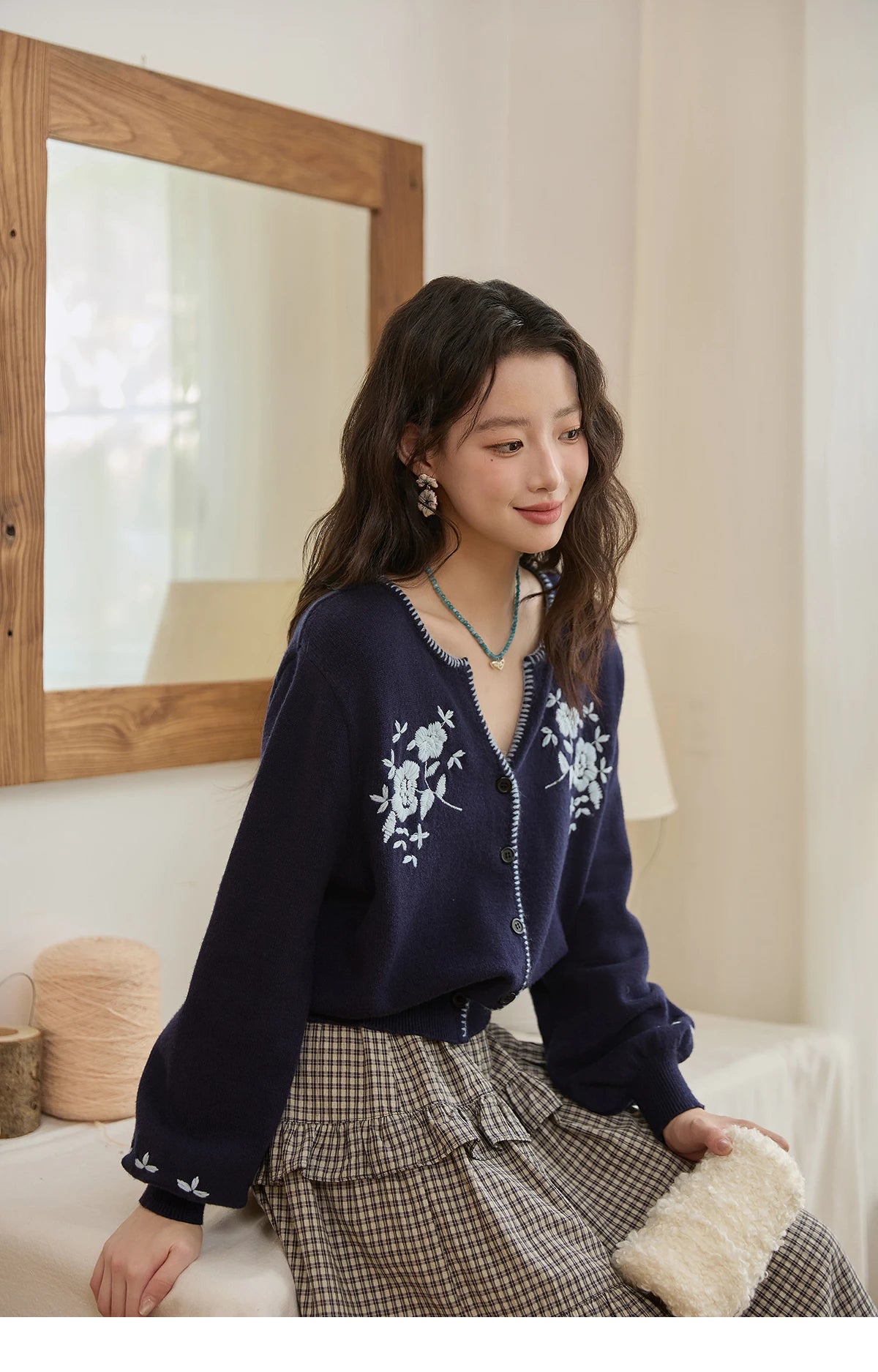 MISHOW Dark Blue Cardigan Women 2025 Autumn New French Vintage Embroidered Knit Cardigan Casual Round Neck Sweater MXE45Z1381