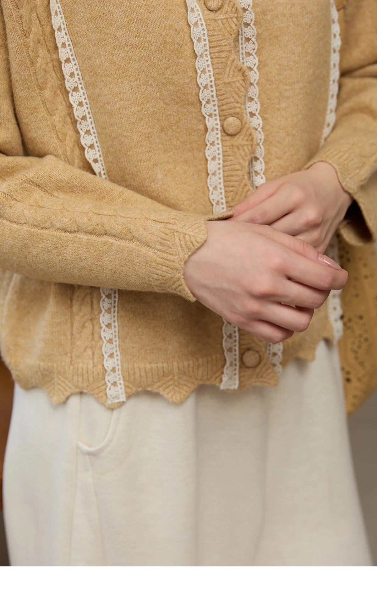 MISHOW Yellow Knitted Cardigan Ladies 2025 New Sweet Lace Stitching Cable Sweater Commute Women's Autumn Cardigan MXE51Z2546