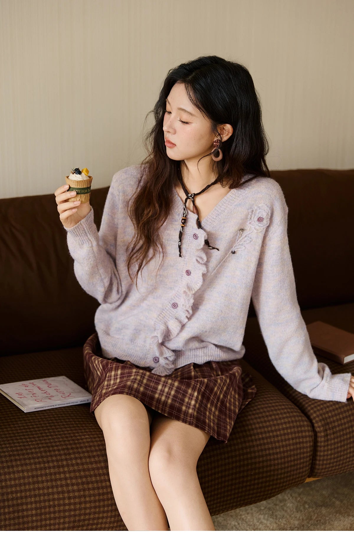 MISHOW Knitted Cardigan Women 2025 Autumn French Style Flower Embroidered V-neck Cardigan Luxury Long-sleeved Top MXE47Z2498