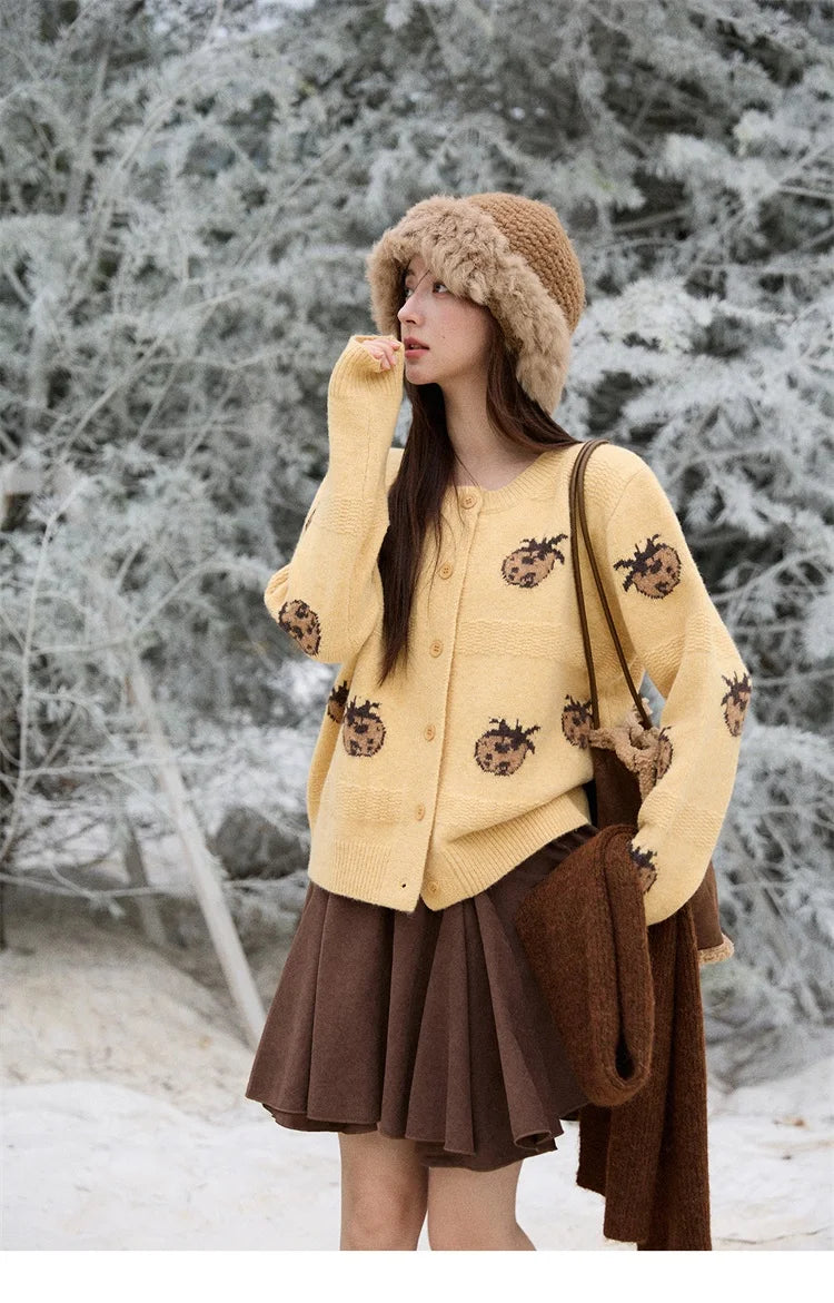 MISHOW Cardigan Women 2025 Autumn Winter Fashion Fuuny Pineapple Jacquard Round Neck Single-breasted Sweater Woman MXE87Z2752