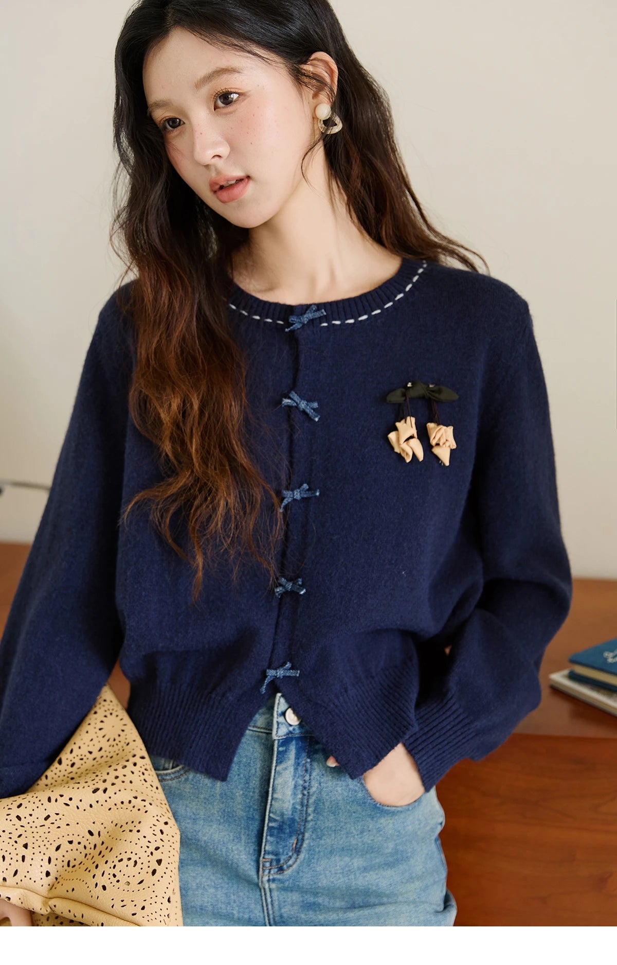 MISHOW Christmas Soft Knitted Cardigan Autumn Bow Placket Retro with Brooch Lantern Sleeve Sweaters O Neck Solid Top MXE45Z1377
