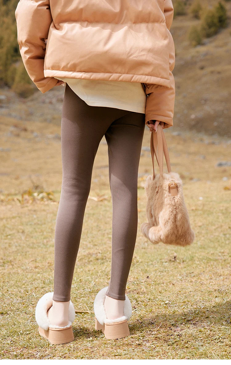 MISHOW Women's Winter Down Jacket 2023 Hooded Short White Duck Down Coats Imitation Protein Leather Puffer Jackets MXC52Y0008