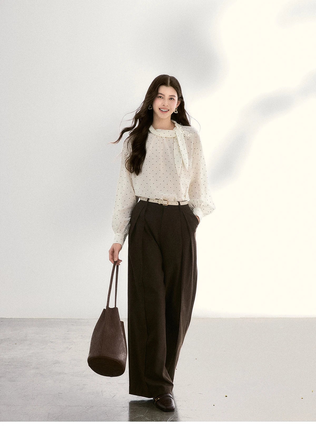 MISHOW Women's Dark Brown Wide Leg Pants 2026 Spring High Waist Pleated Pants Back Elastic Waist Casual Trousers MXF108K1010