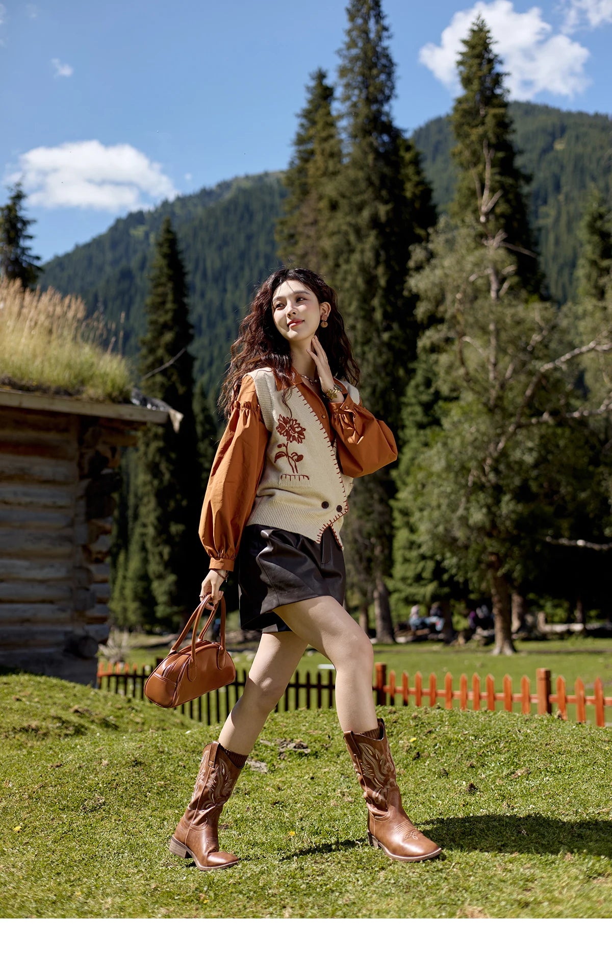 MISHOW Sleeveless Knitted Sweater Vest 2024 Autumn Arctic Velvet Sweater V-neck Towel Embroidered Hook Flower Tops MXD42Z0701