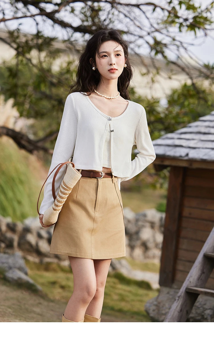 MISHOW Women's Butterfly Button Knitted Cardigan Spring 2025 Slim Fit Versatile Sweater Round Neck Sweet Solid Tops MXE11Z1104