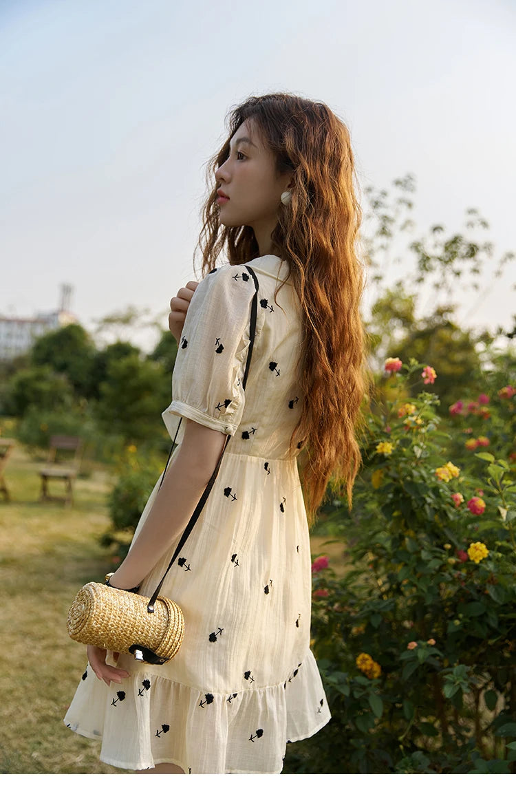 MISHOW Women's French Floral Dress 2025 Summer High Waist Puff Sleeve V-Neck Rufflle A-line Sweet Knee-Length Dresses MXC21L1282