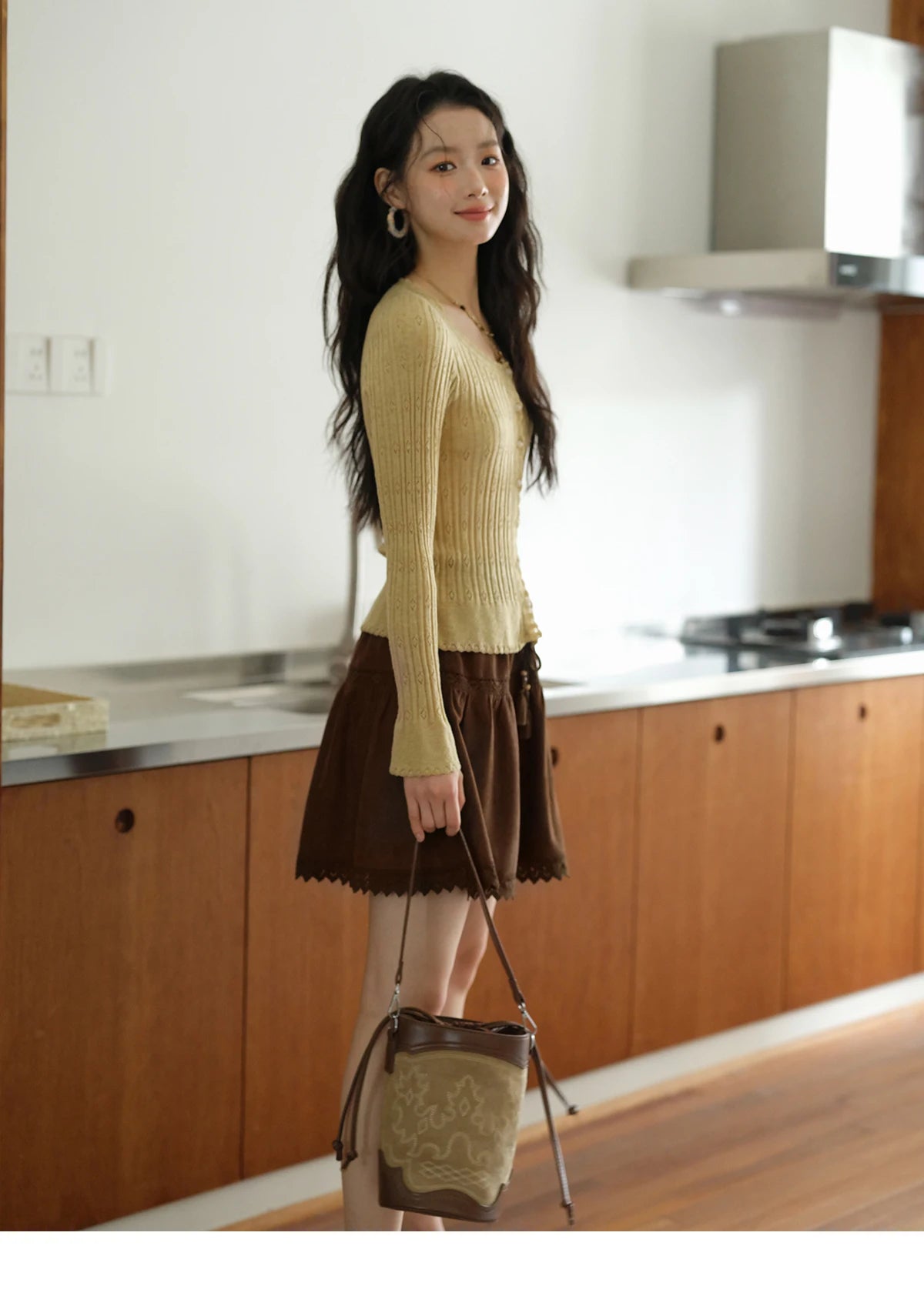 MISHOW Pit Stripe Thin Knitted Sweater for Women Autumn 2025 French Retro Round Neck Cardigan Temperament Casual Top MXE42Z1374