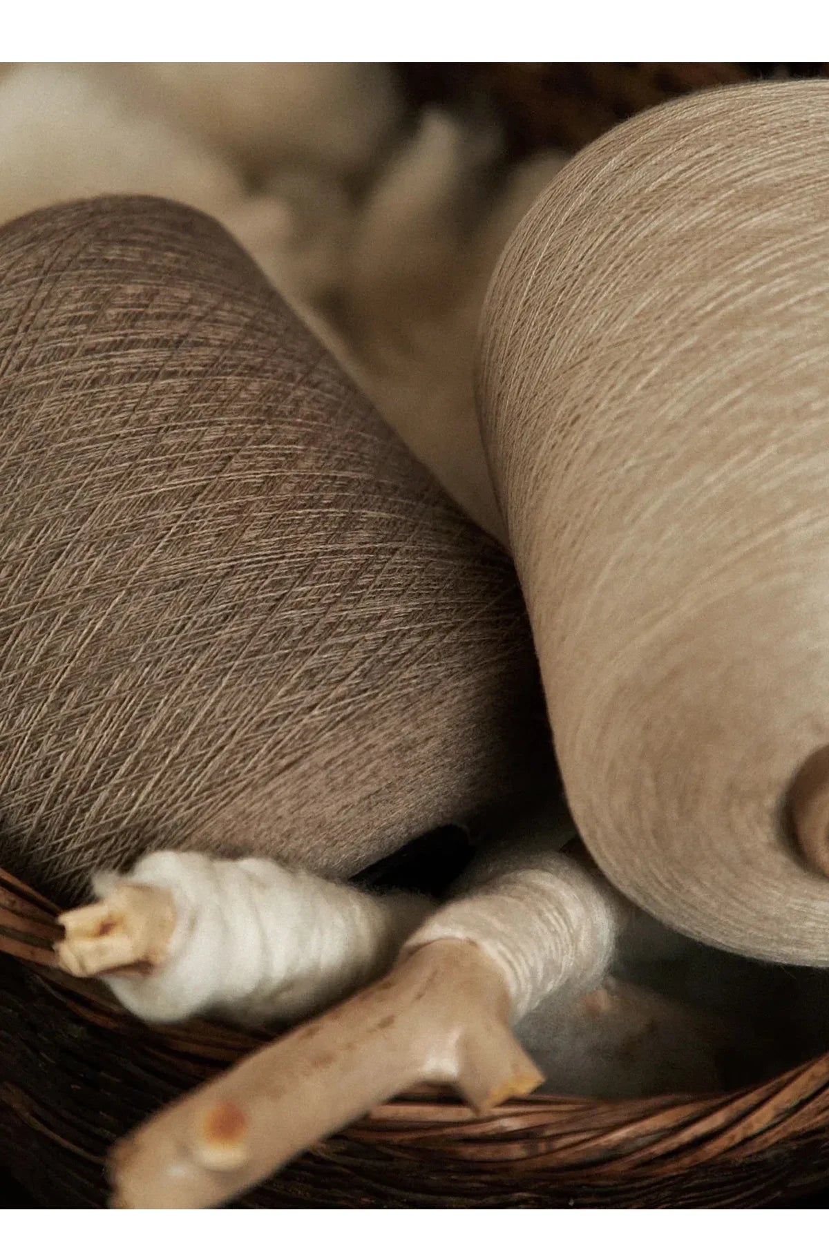 MISHOW Women's Faux Mink Fur Striped Sweater 2025 Winter Loose Lapel Tassel Hem Thickened Knitwwear Excluding Scarves MXE93Z2945