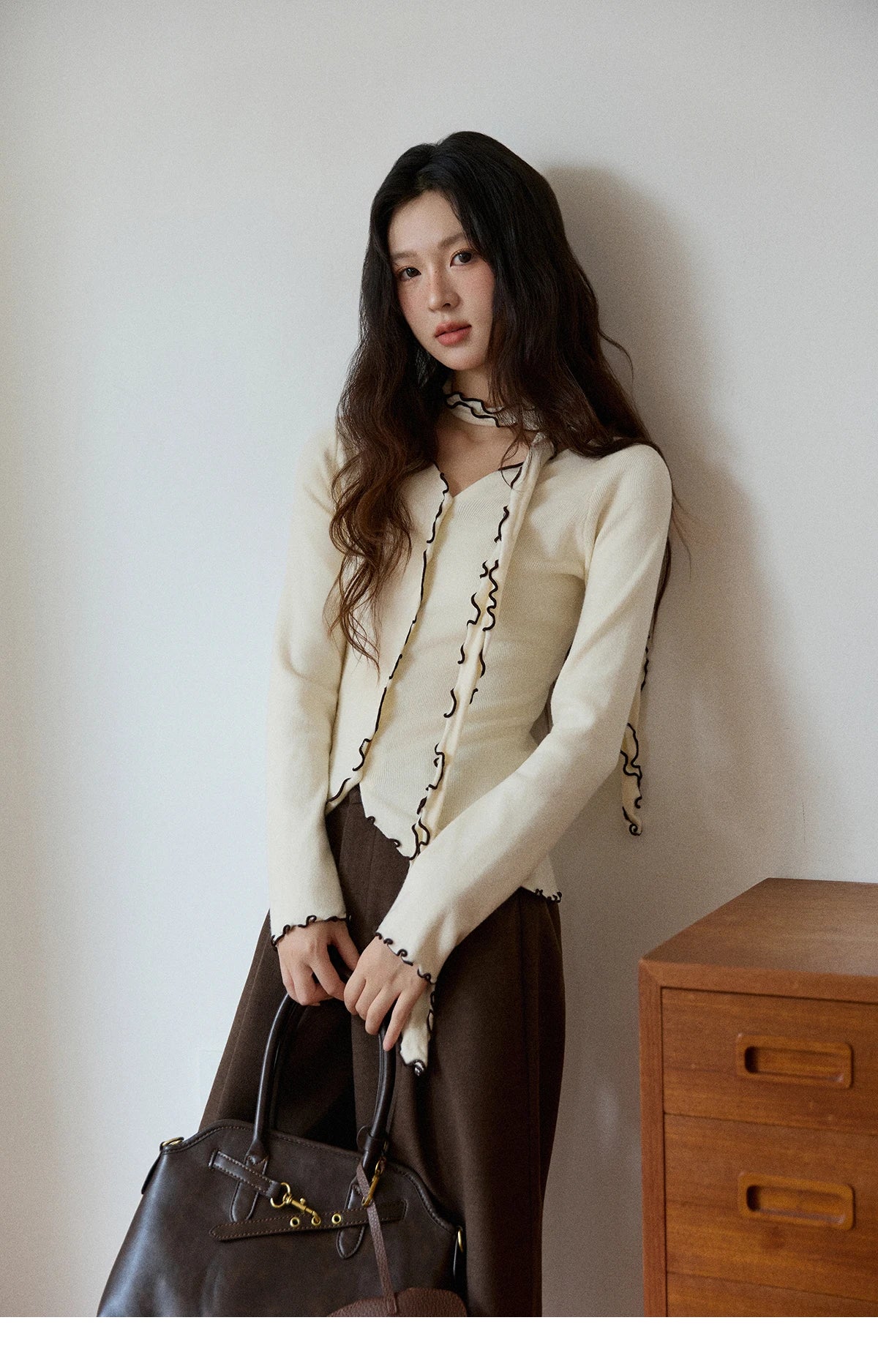 MISHOW New Ruffled Edge Knitted Pullovers for Woman 2025 Retro Slim V-neck Ribbon Knit Top Cmfortable Winter Clothes MXE86Z2728