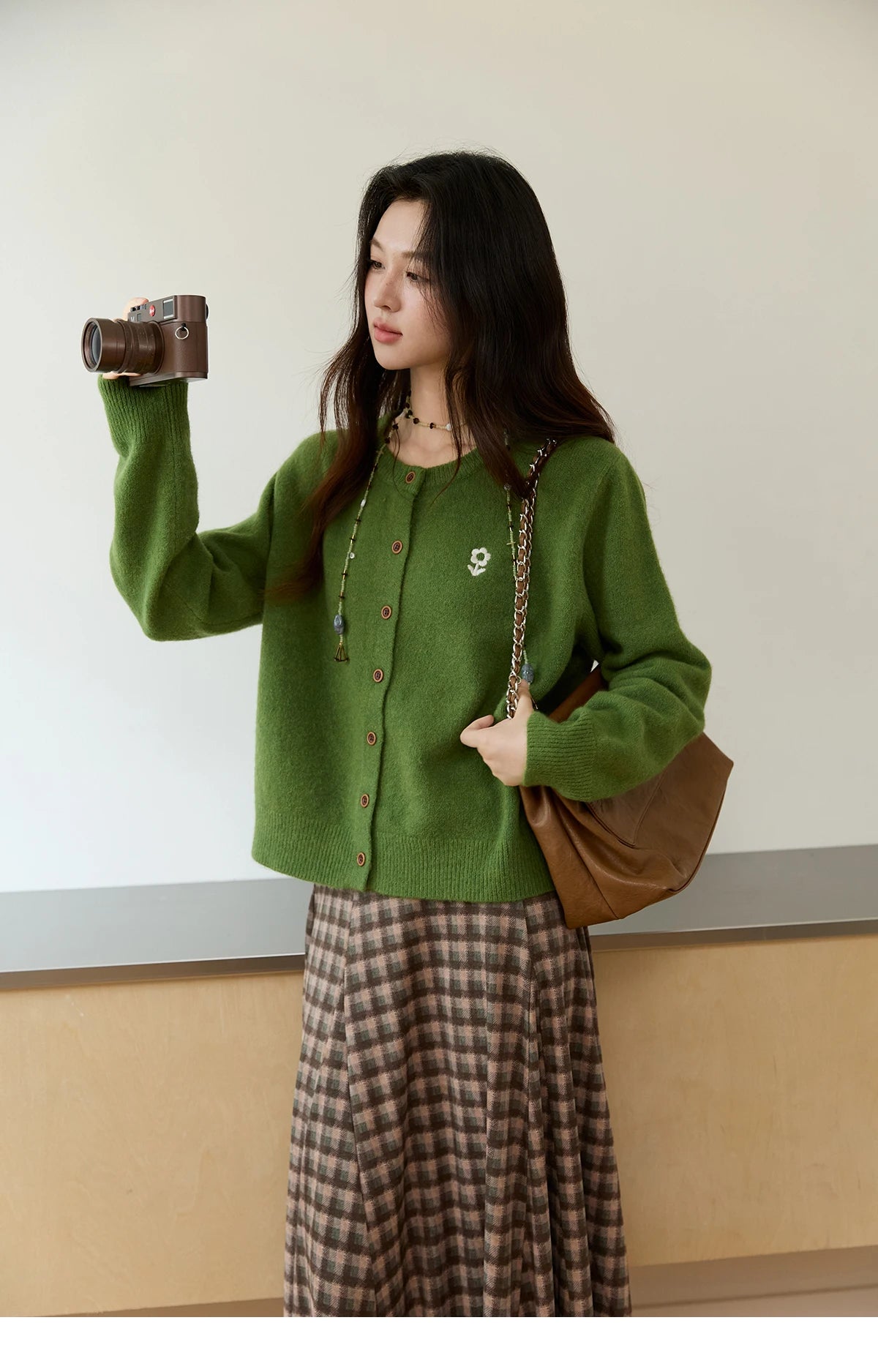 MISHOW Retro Flower Embroidery Cardigan for Women 2025 Round Neck Single Breasted Buckle Loose Knit Autumn Cardigan MXE46Z2588