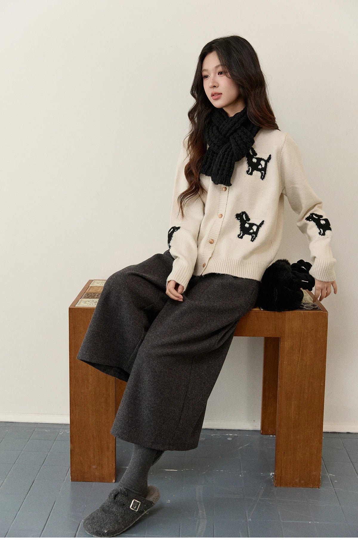 MISHOW Women's Puppy Jacquard Knit Cardigan 2025 Winter Single-breasted Crew Neck Top Warm Loose Sweaters Office Lady MXE93Z2950