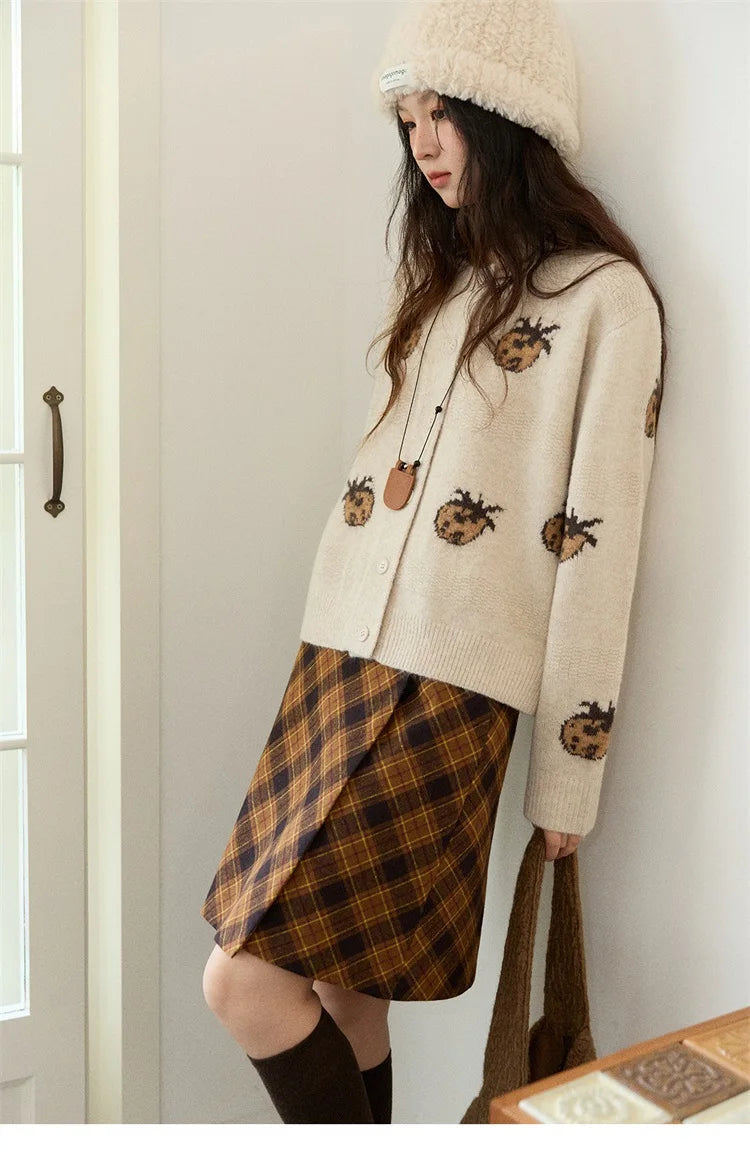 MISHOW Cardigan Women 2025 Autumn Winter Fashion Fuuny Pineapple Jacquard Round Neck Single-breasted Sweater Woman MXE87Z2752