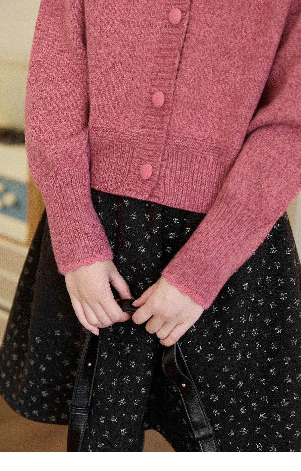 MISHOW Rose Red Sequin Beaded Floral Cardigan 2025 Winter Slight Puff Sleeve O-Neck Sweater Thick Warm Short Knitwear MXE93Z2808