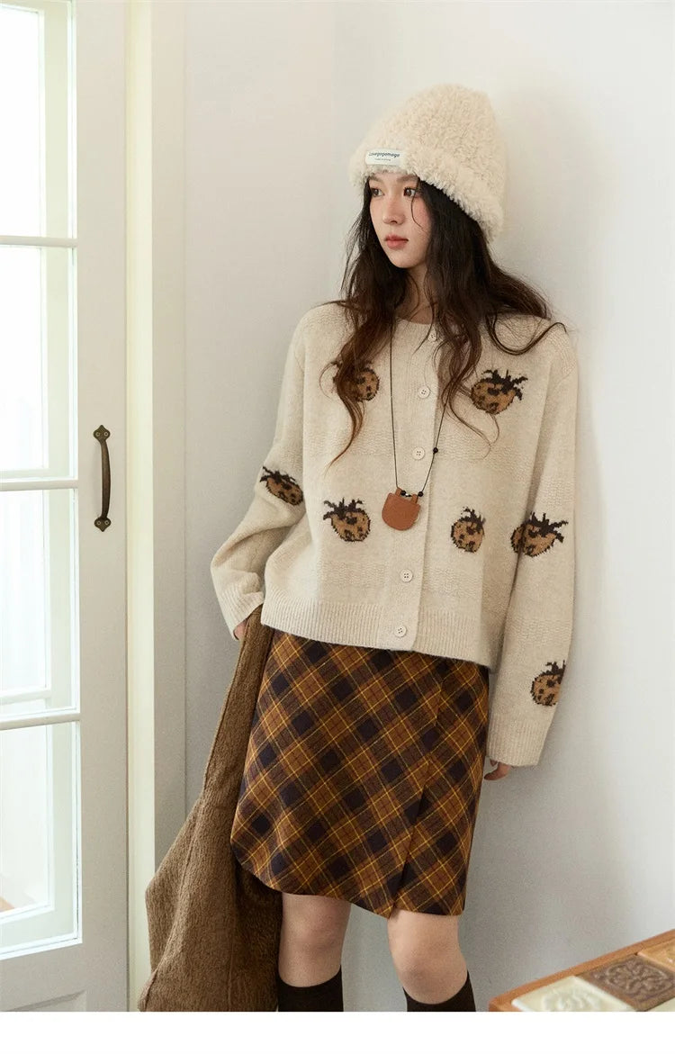 MISHOW Cardigan Women 2025 Autumn Winter Fashion Fuuny Pineapple Jacquard Round Neck Single-breasted Sweater Woman MXE87Z2752