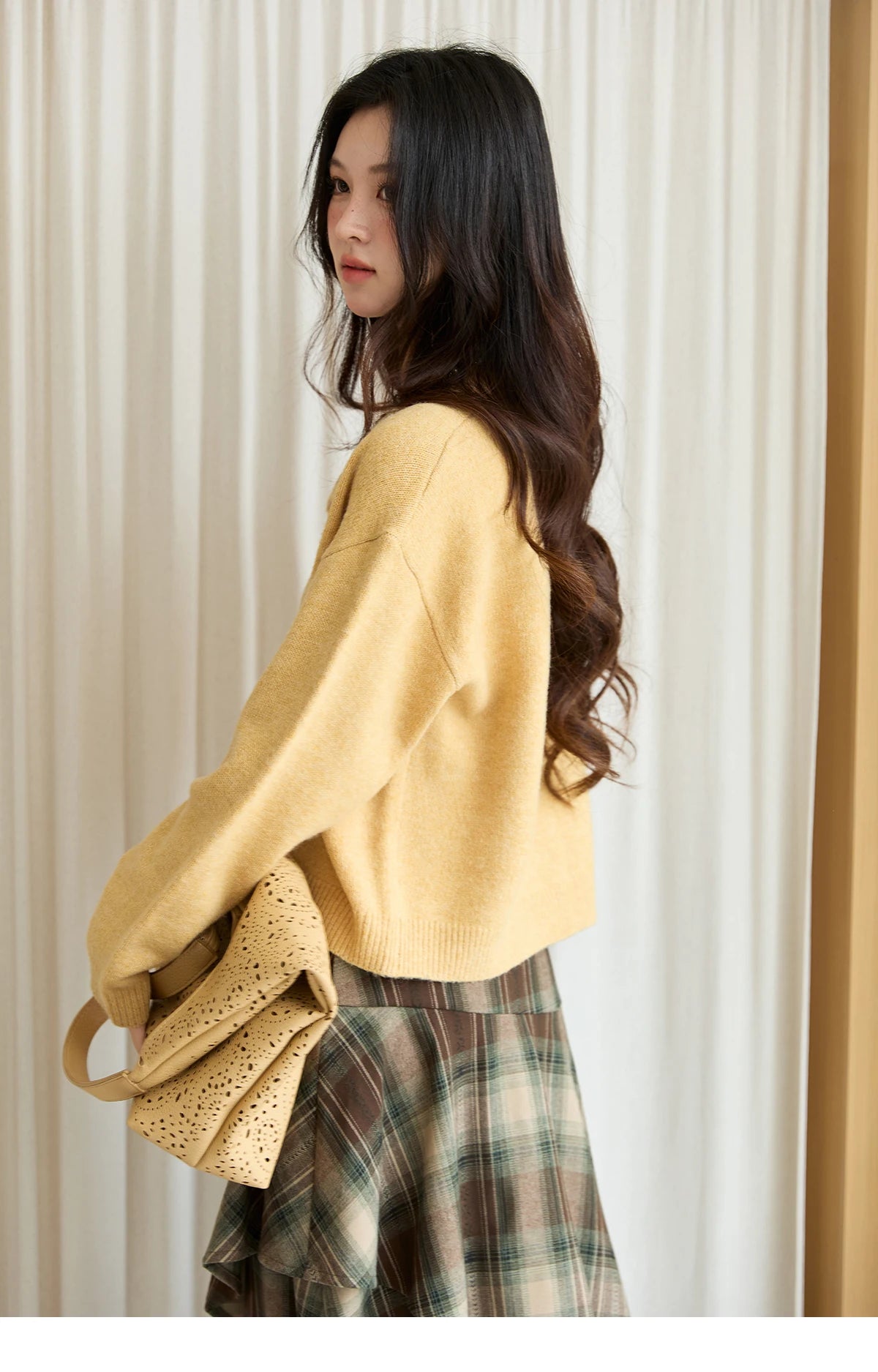 MISHOW Women's Autumn Cardigan 2025 Retro Yellow Handmade Flower Cardigan Turn-down Collar Knitted Commute Cardigan MXE47Z2591