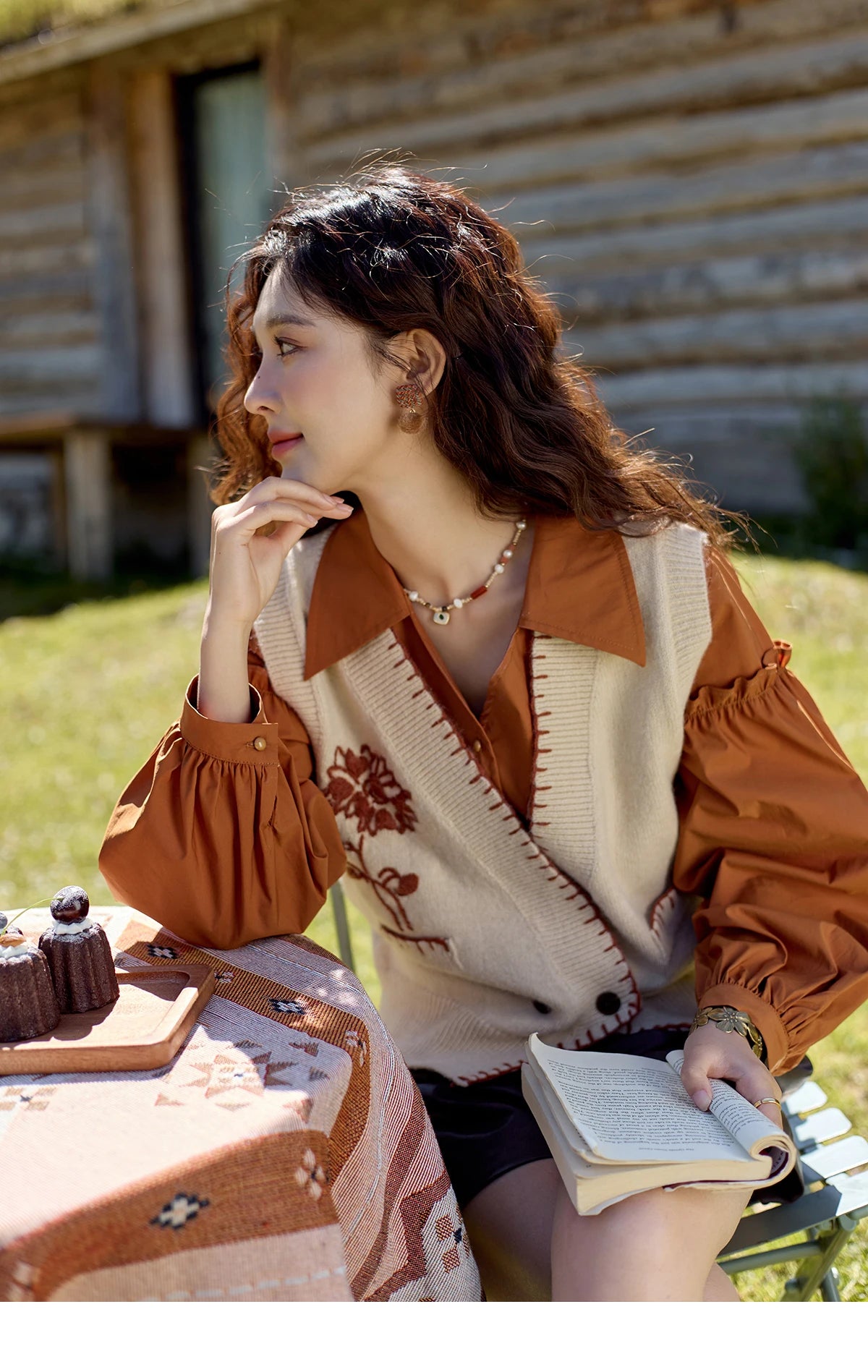 MISHOW Sleeveless Knitted Sweater Vest 2024 Autumn Arctic Velvet Sweater V-neck Towel Embroidered Hook Flower Tops MXD42Z0701