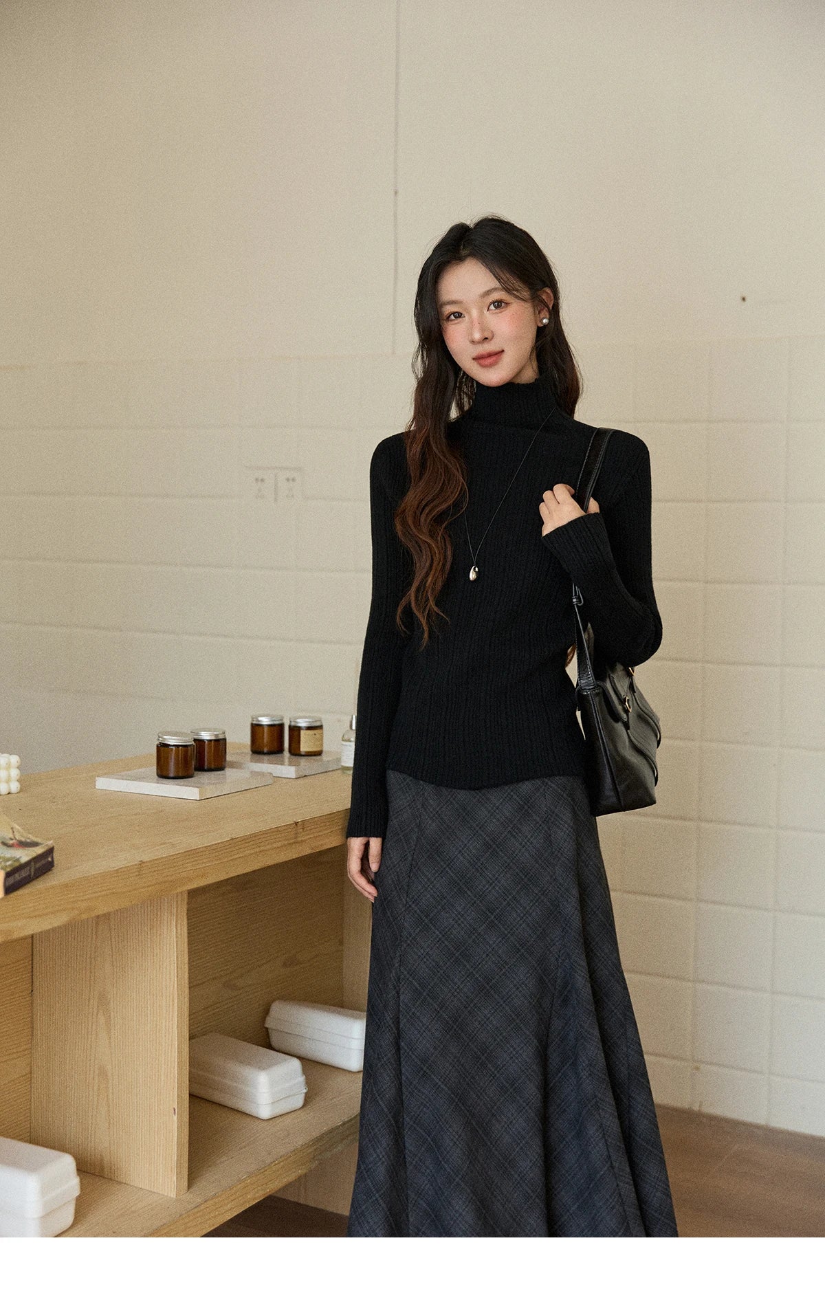 MISHOW Women's Long-sleeved Tops 2025 Winter Simple Solid Turtleneck Sweater Vertical Ribbed Slim Fit Casual Top MXE86Z2656