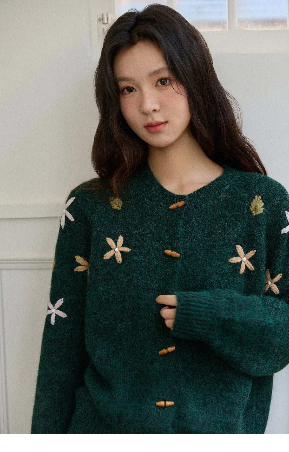 MISHOW Women's Winter Cardigan 2025 New Retro Flower Embroidery Green Knitted Cardigan Casual Long-sleeved Tops MXE86Z2729