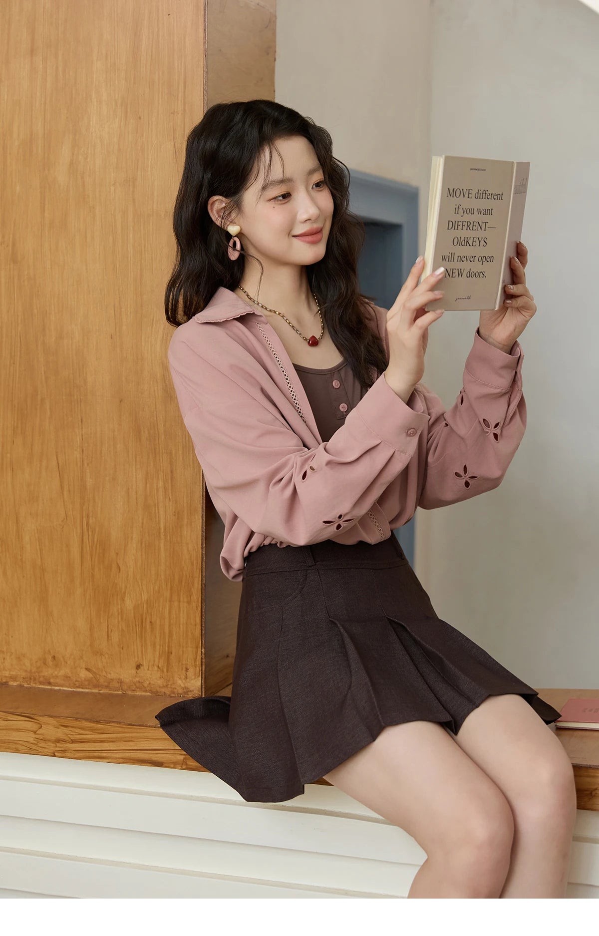 MISHOW Elegant Woman Blouse 2025 Autumn Loose Fitting Fake Two-piece Contrasting Color V-neck Tops Ladies Clothing MXE45C2403