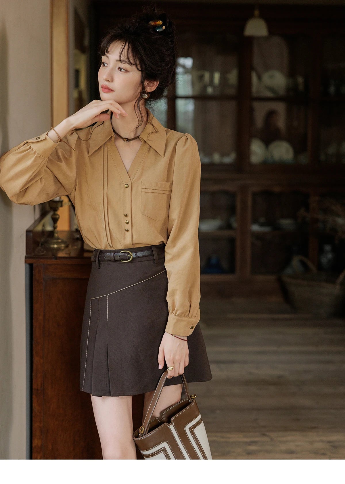 MISHOW Women's Long Sleeved Shirt 2024 Autumn French Minimalist Lapel V Neck Commuter Shirt Retro Button Office Lady MXD43C0306