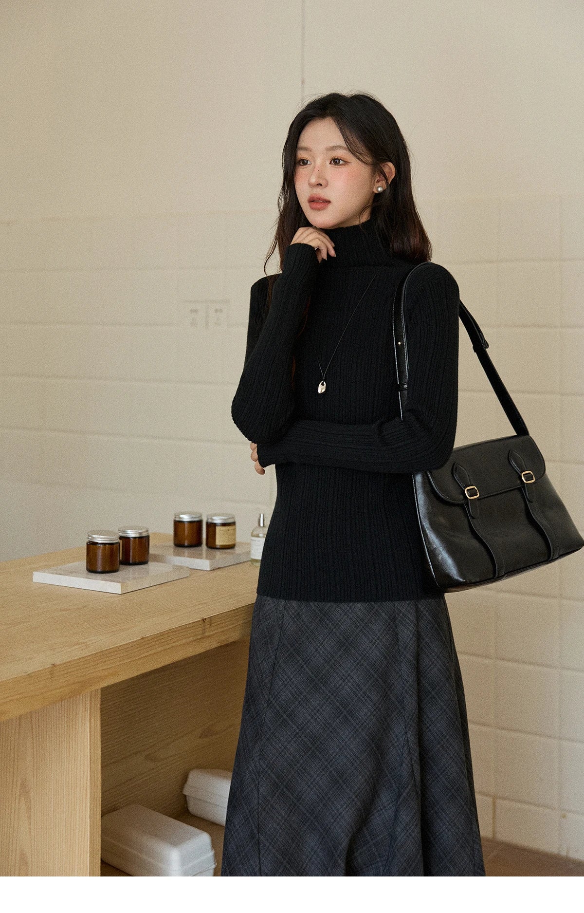 MISHOW Women's Long-sleeved Tops 2025 Winter Simple Solid Turtleneck Sweater Vertical Ribbed Slim Fit Casual Top MXE86Z2656