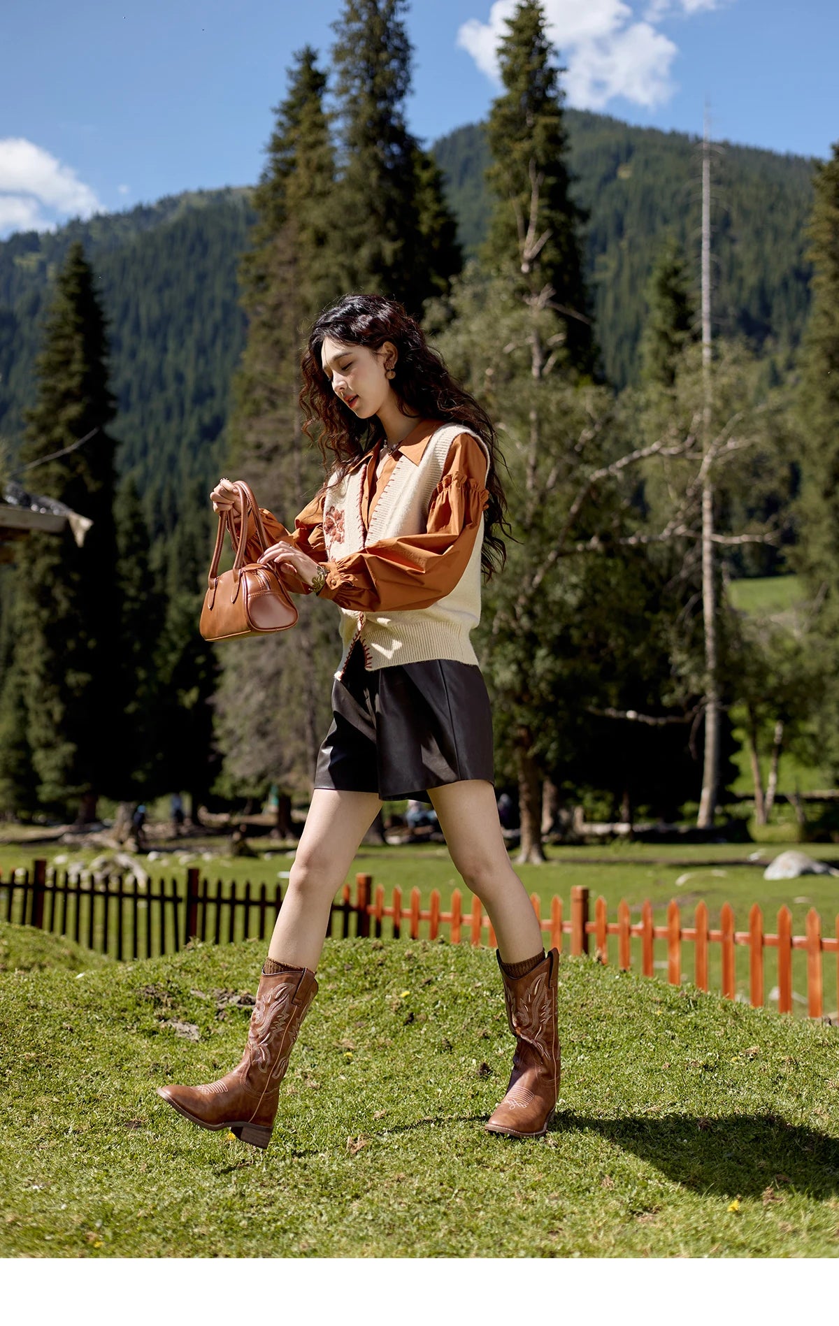 MISHOW Sleeveless Knitted Sweater Vest 2024 Autumn Arctic Velvet Sweater V-neck Towel Embroidered Hook Flower Tops MXD42Z0701