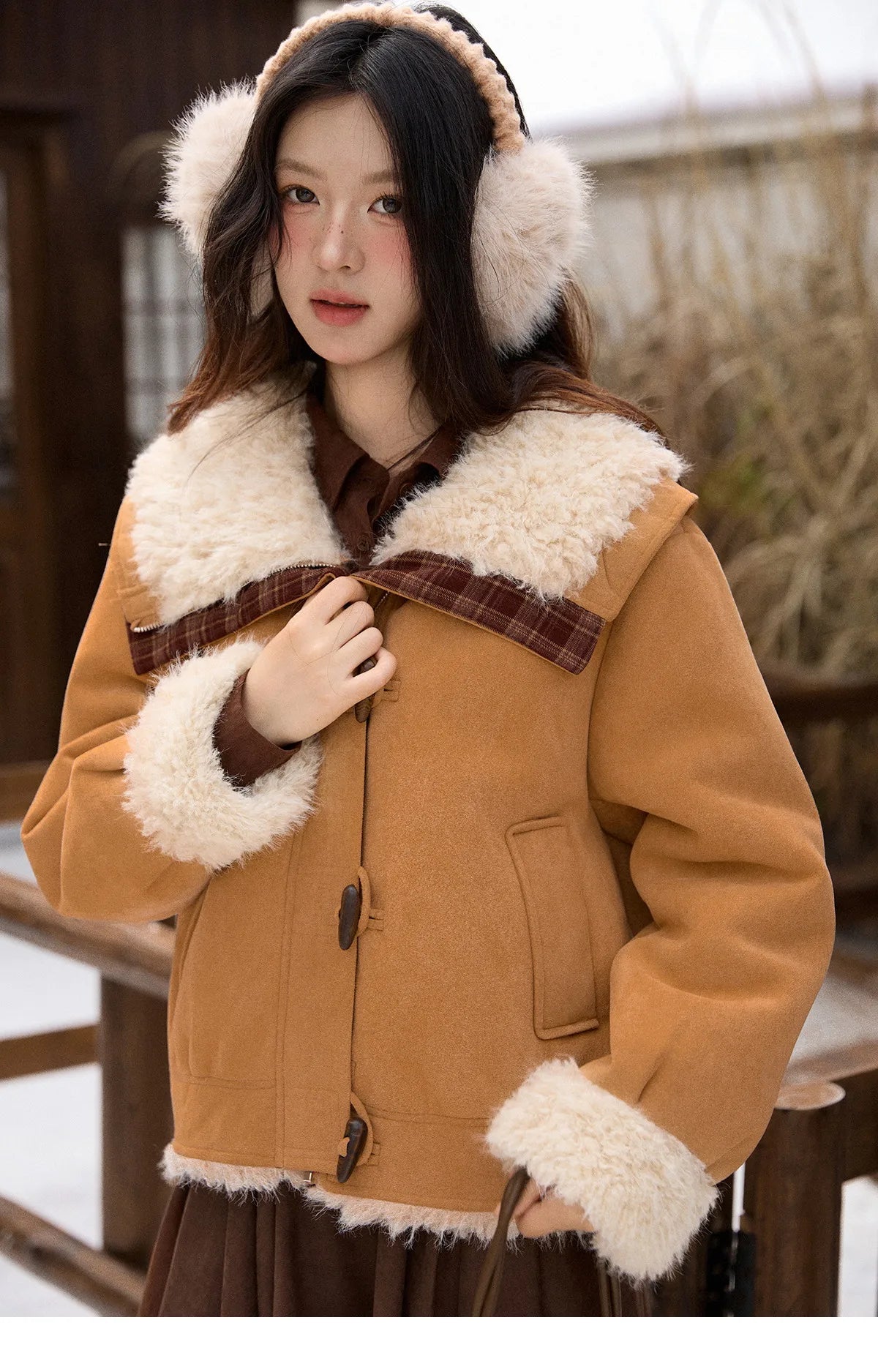 MISHOW Women's Camel Shearling Jacket 2025 Winter Faux Fur Collar Coats Splicing Plaid Horn Button Warm Outerwear MXE91W1002