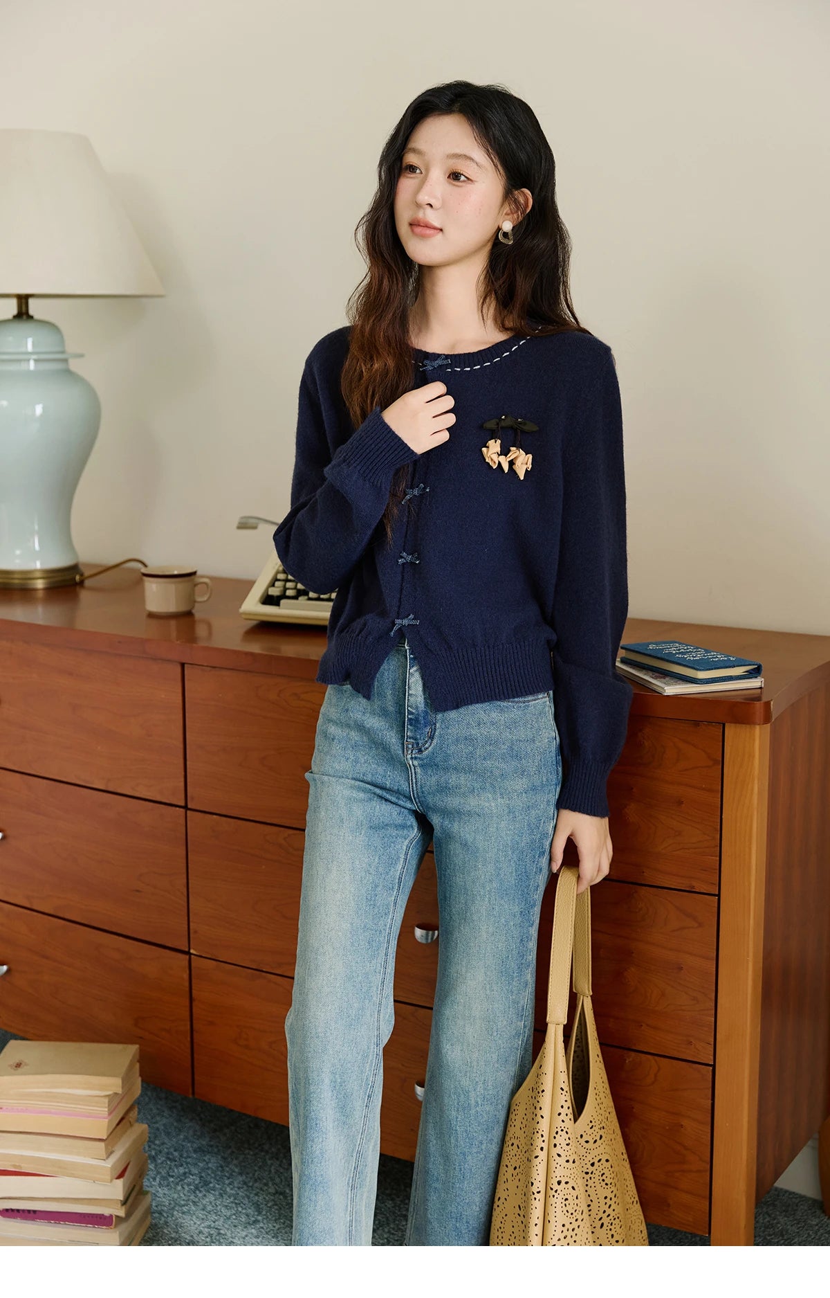 MISHOW Christmas Soft Knitted Cardigan Autumn Bow Placket Retro with Brooch Lantern Sleeve Sweaters O Neck Solid Top MXE45Z1377