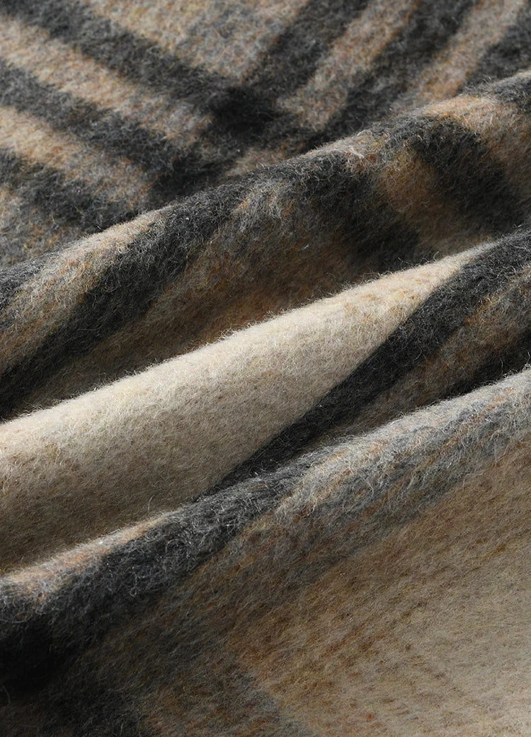 MISHOW Retro Plaid Tweed Jacket Women Double-breasted Long Sleeved 2024 Winter New Fashion Lamb Wool Lapel Loose Coat MXD56W0536