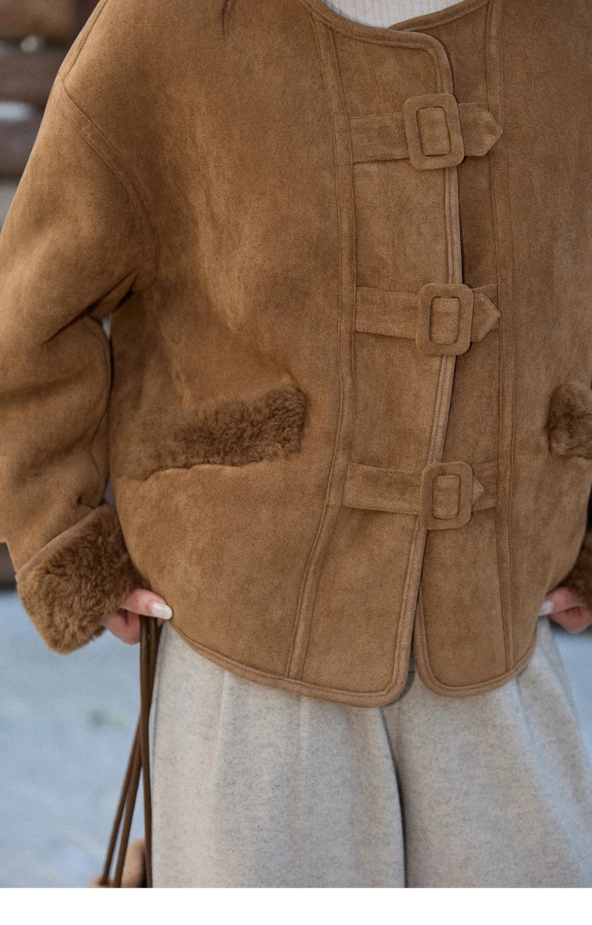 MISHOW Women's Warm Jacket 2025 Retro Luxury Brown Round Neck Long Sleeve Coat Commuting Windproof Loose Coat Woman MXE90W0994